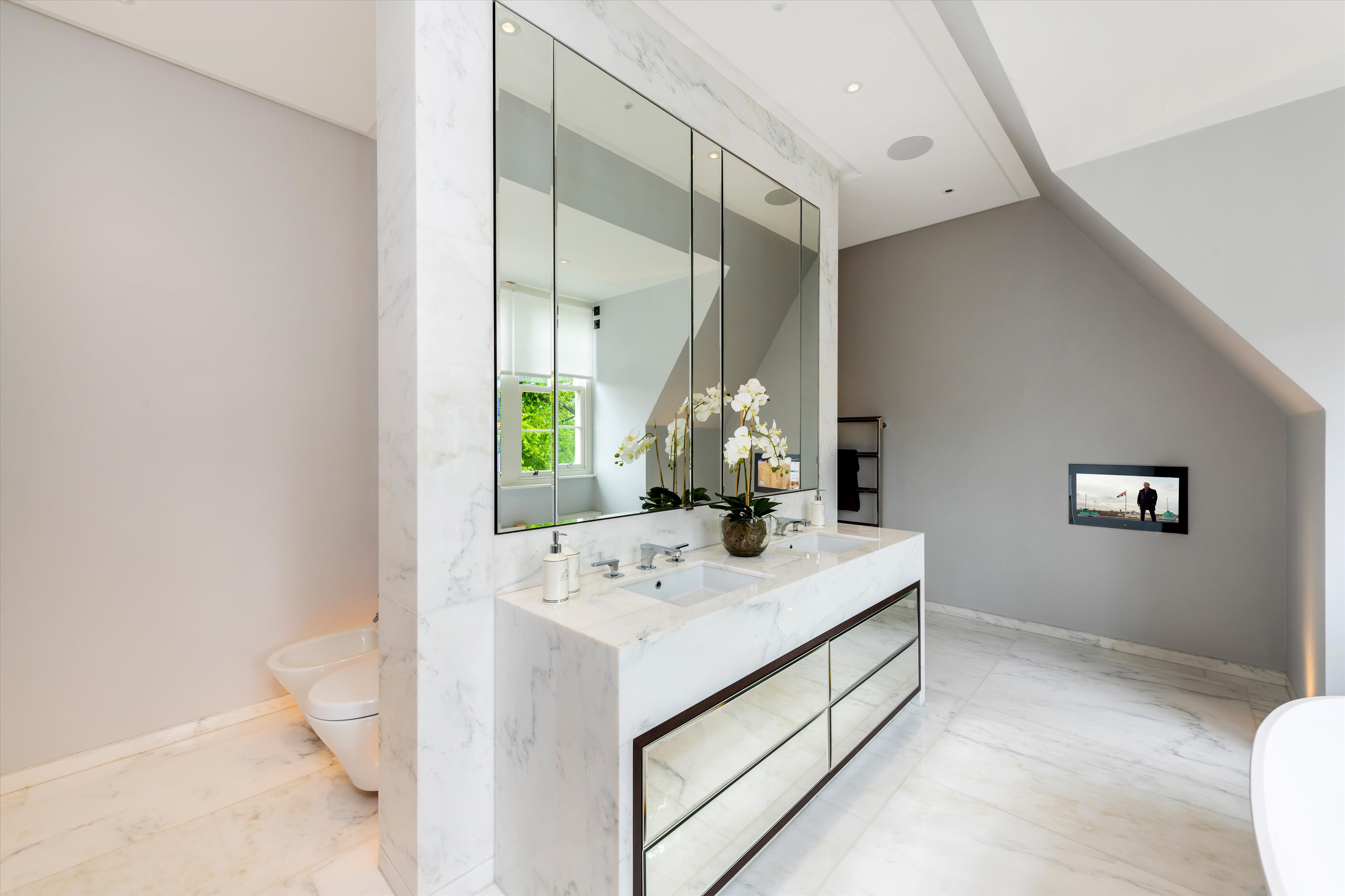 The Bishops Avenue, Hampstead Garden Suburb, London, N2