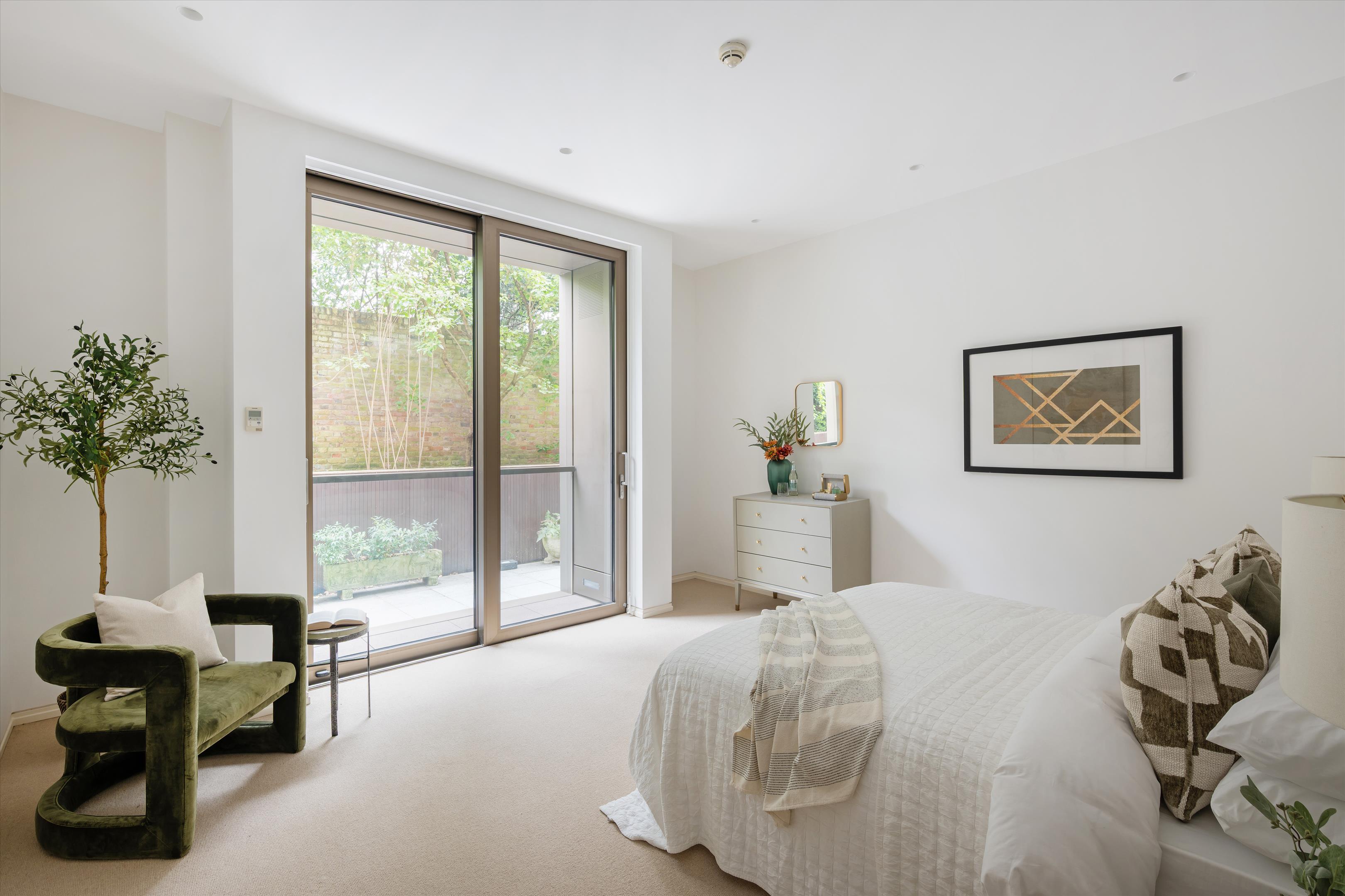 Hampstead Lane, London, N6