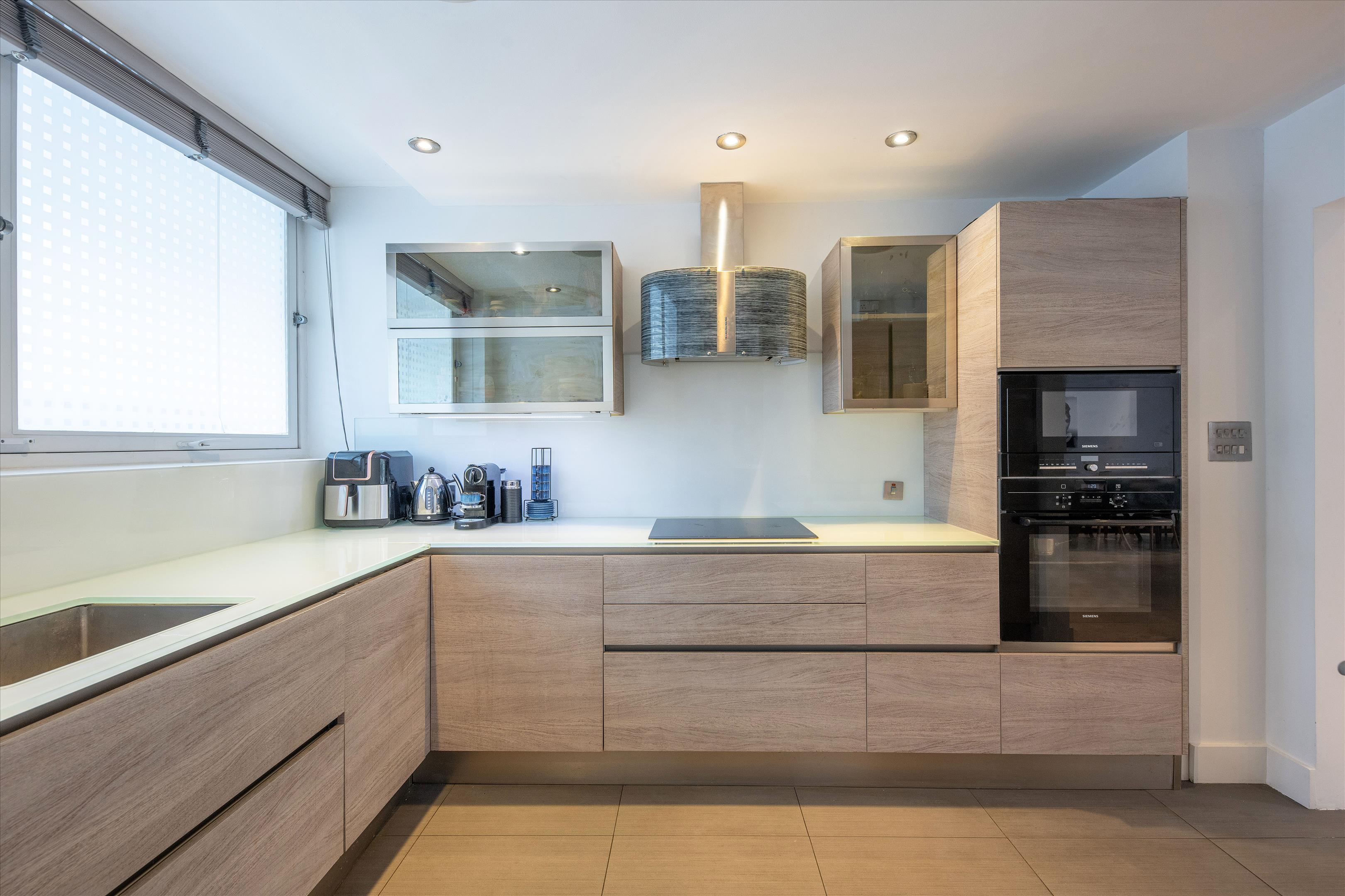 Belsize Lane, London, NW3