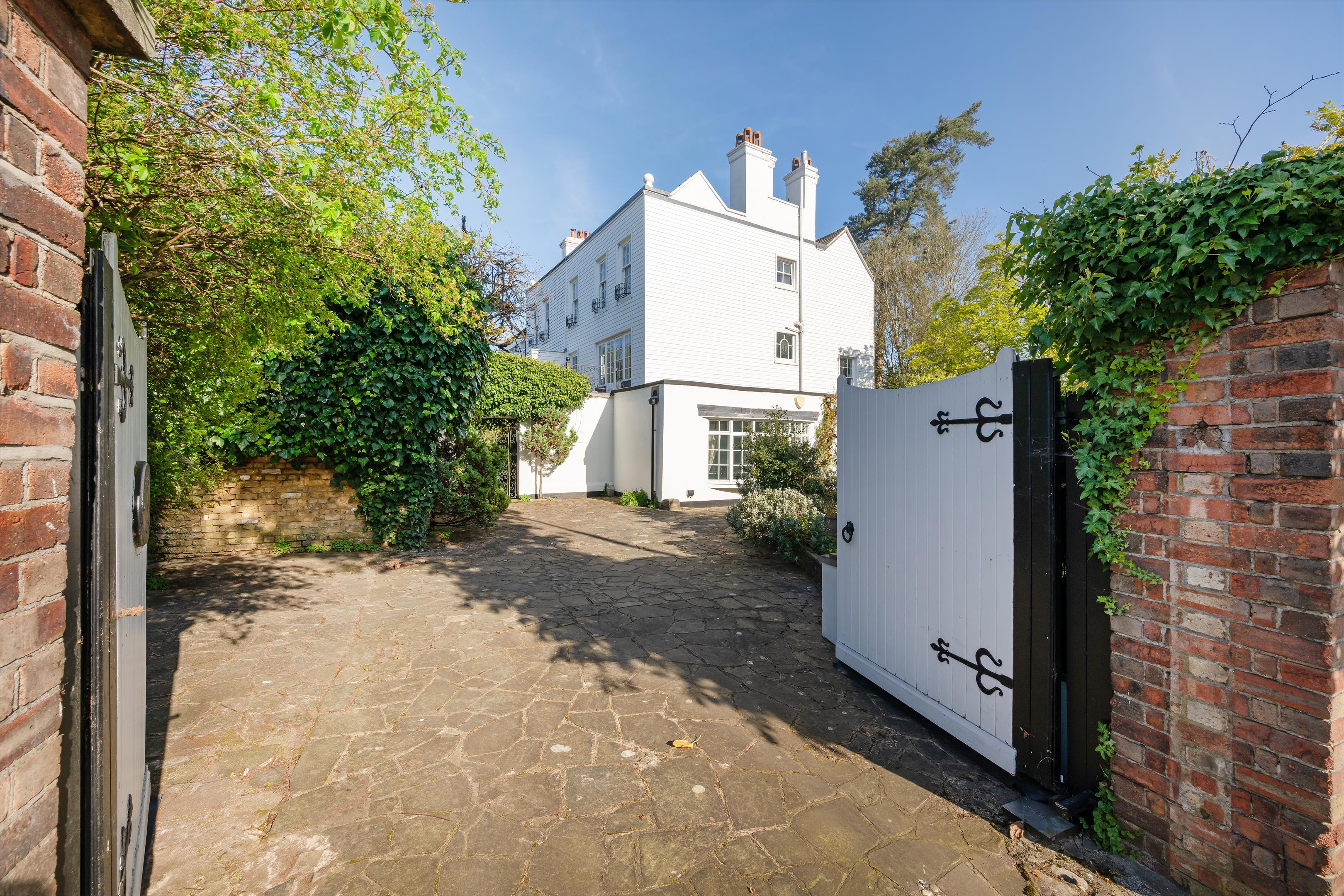 Spaniards Road, Hampstead, London NW3