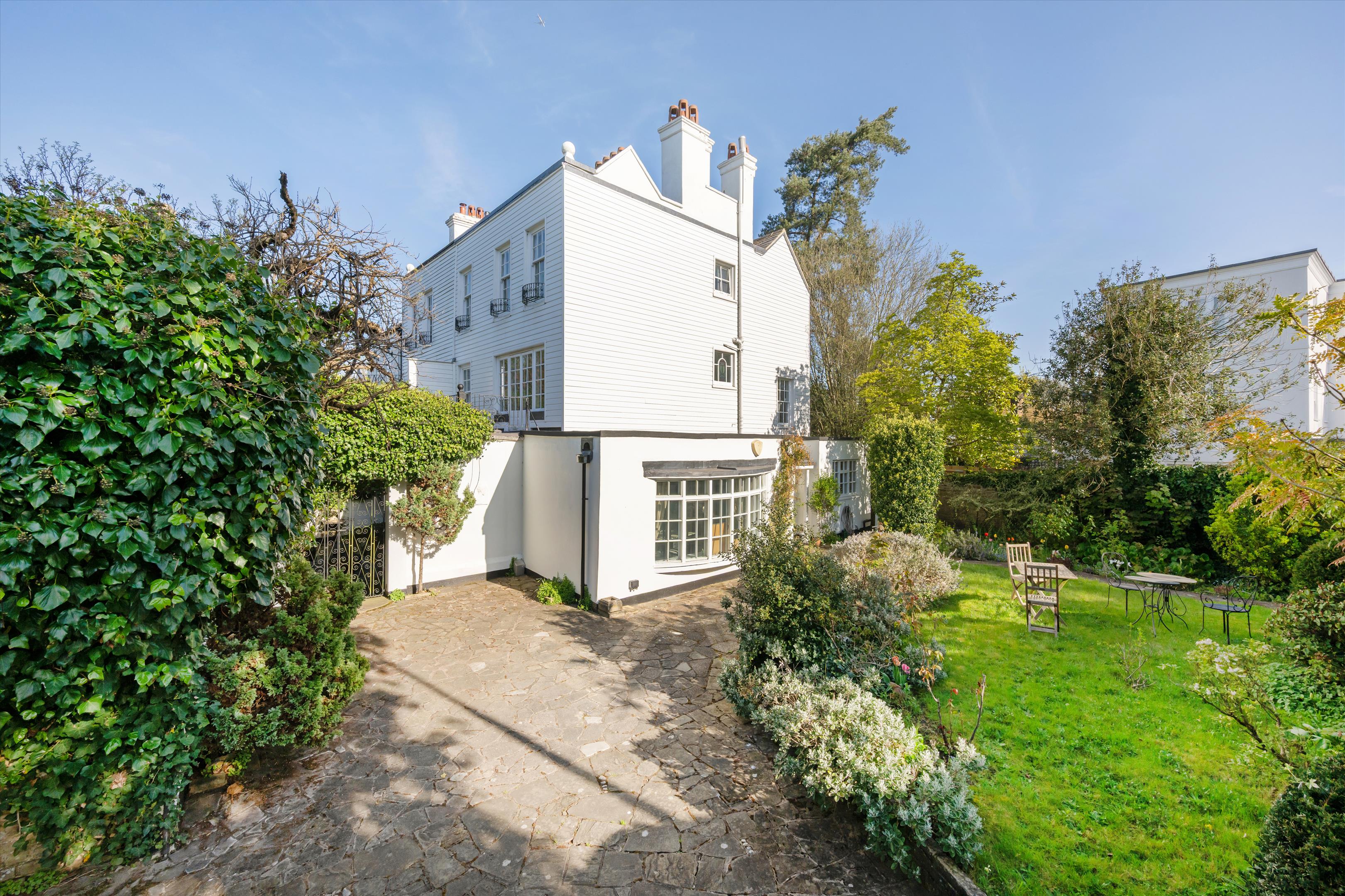Spaniards Road, Hampstead, London NW3