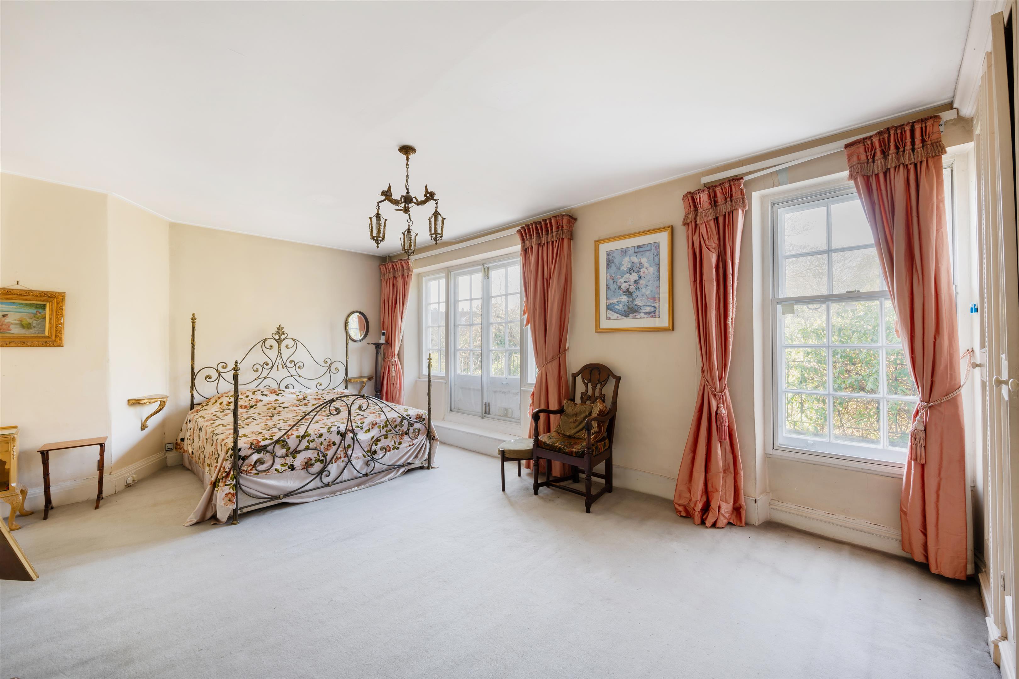 Spaniards Road, Hampstead, London NW3