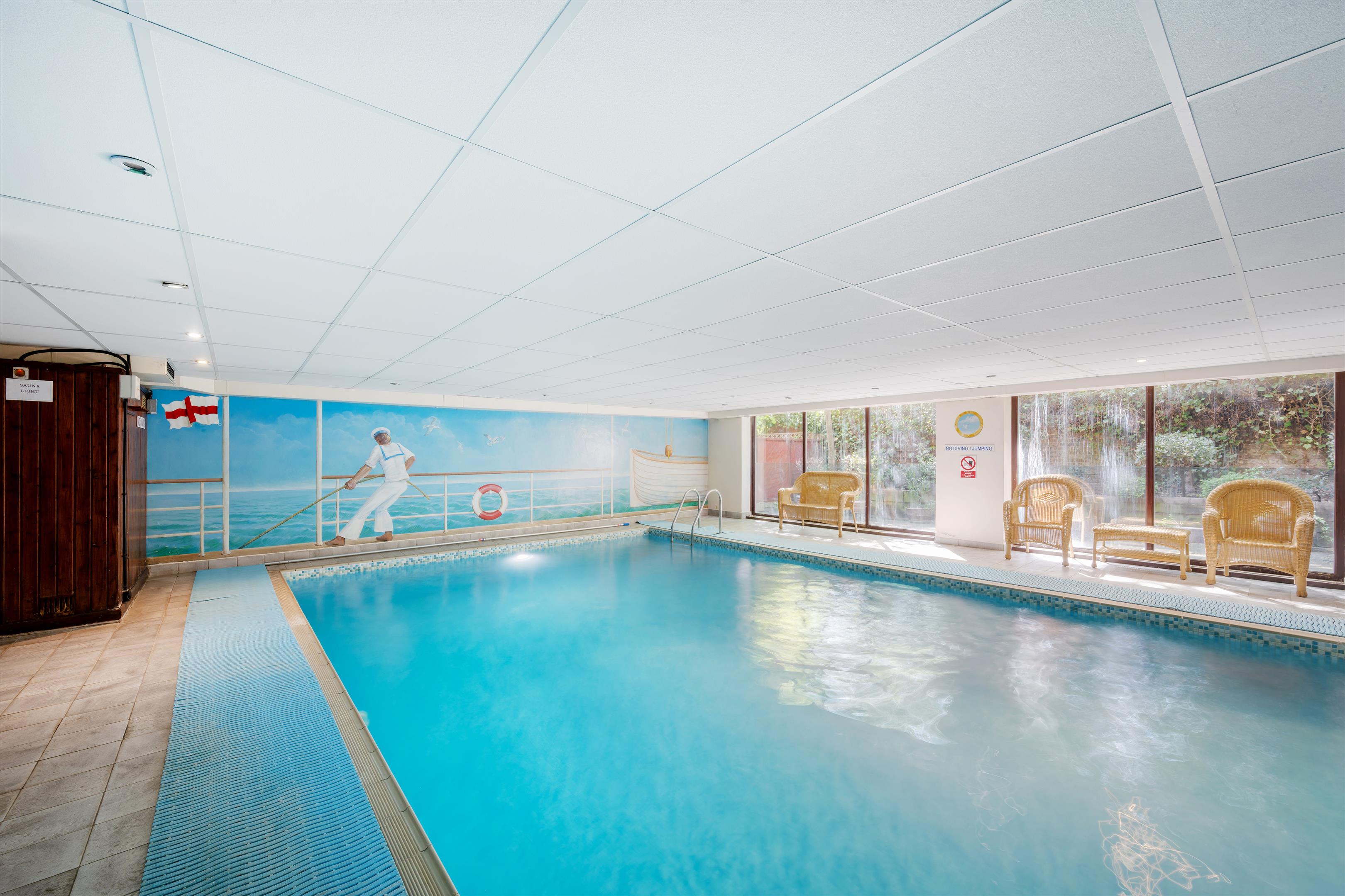 Thornbury Square, London N6