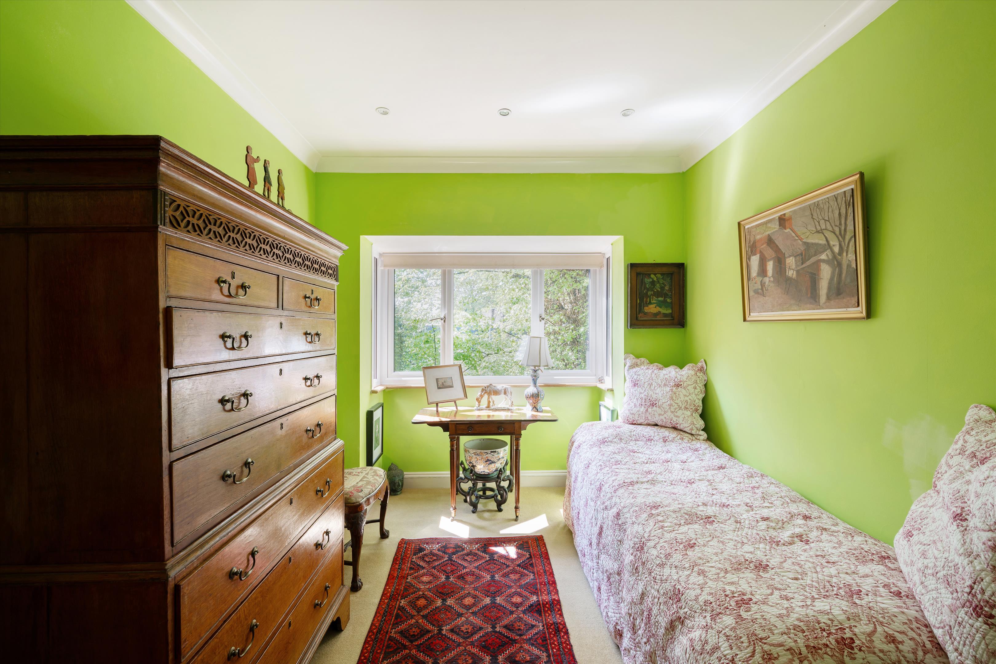 Thornbury Square, London N6