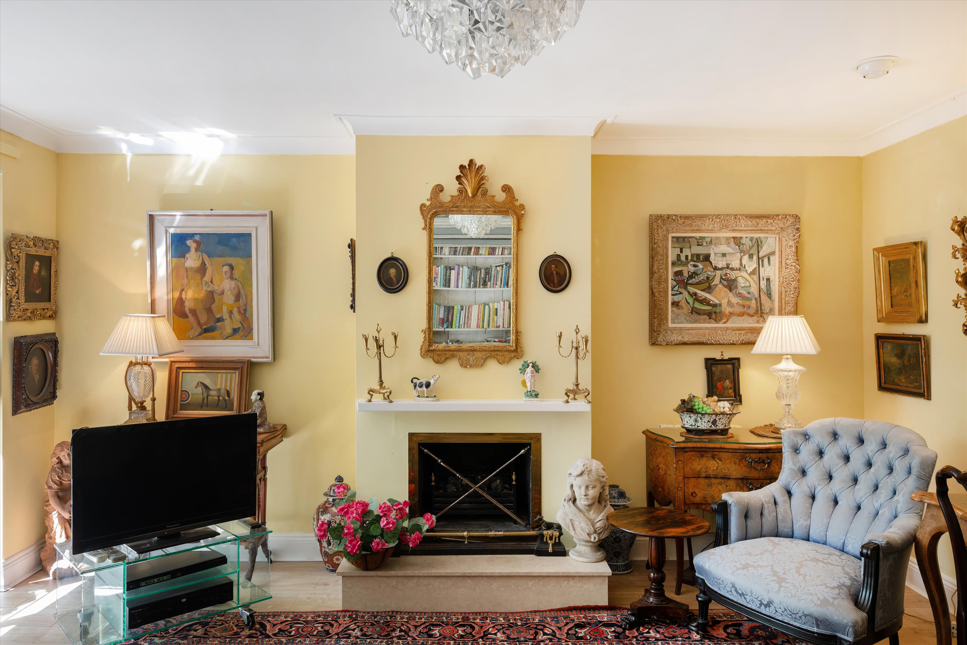 Thornbury Square, London N6