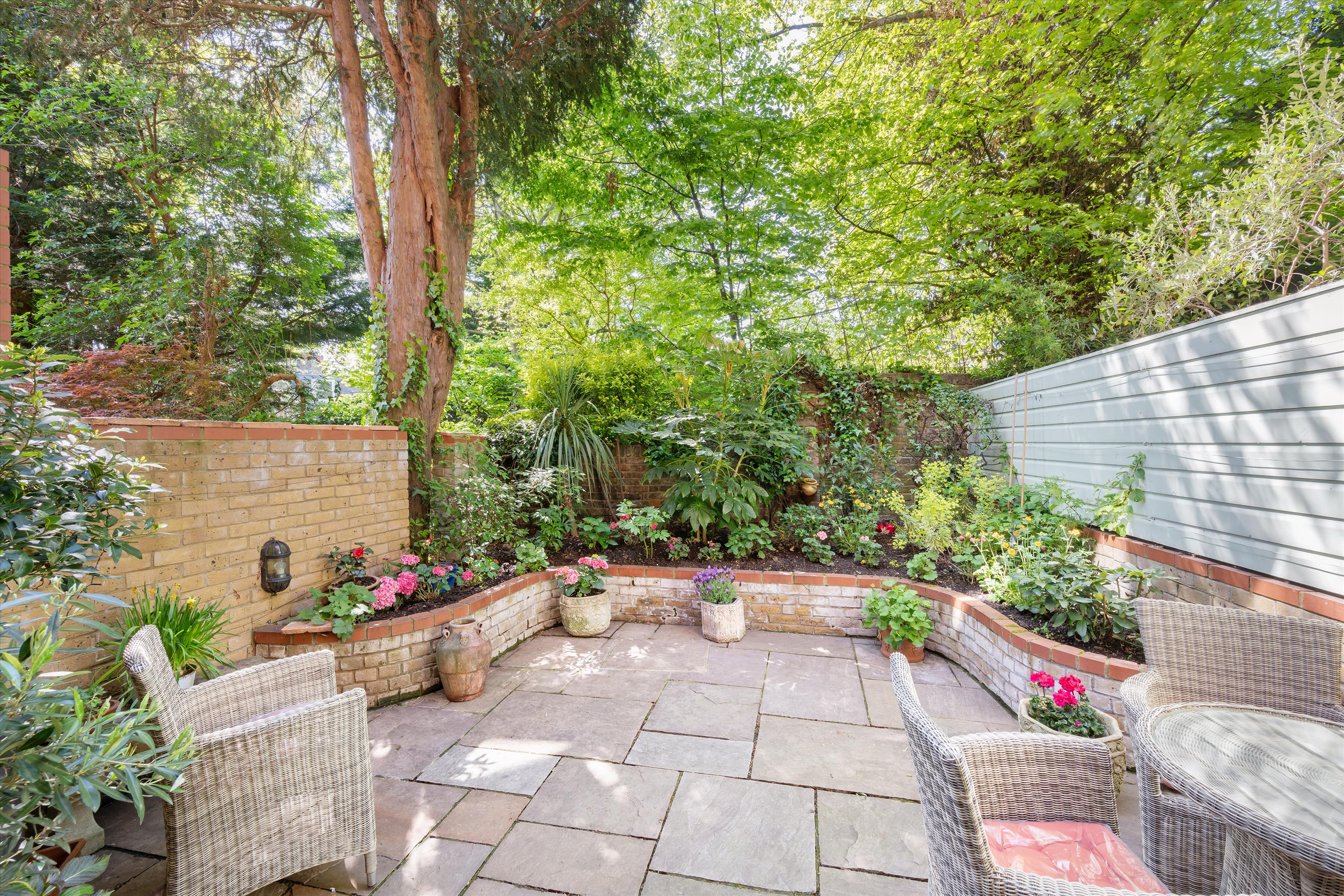 Thornbury Square, London N6