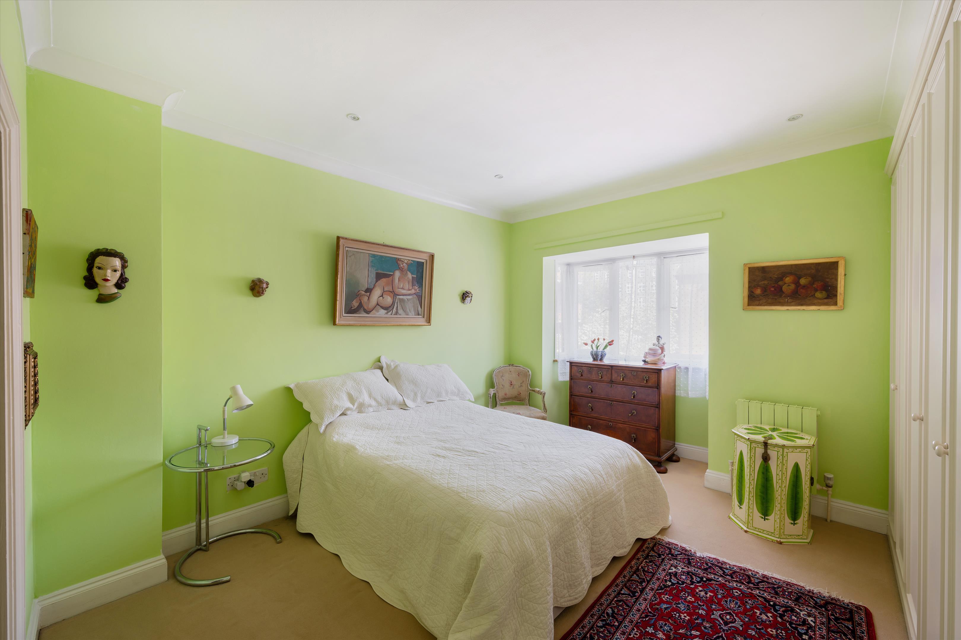 Thornbury Square, London N6