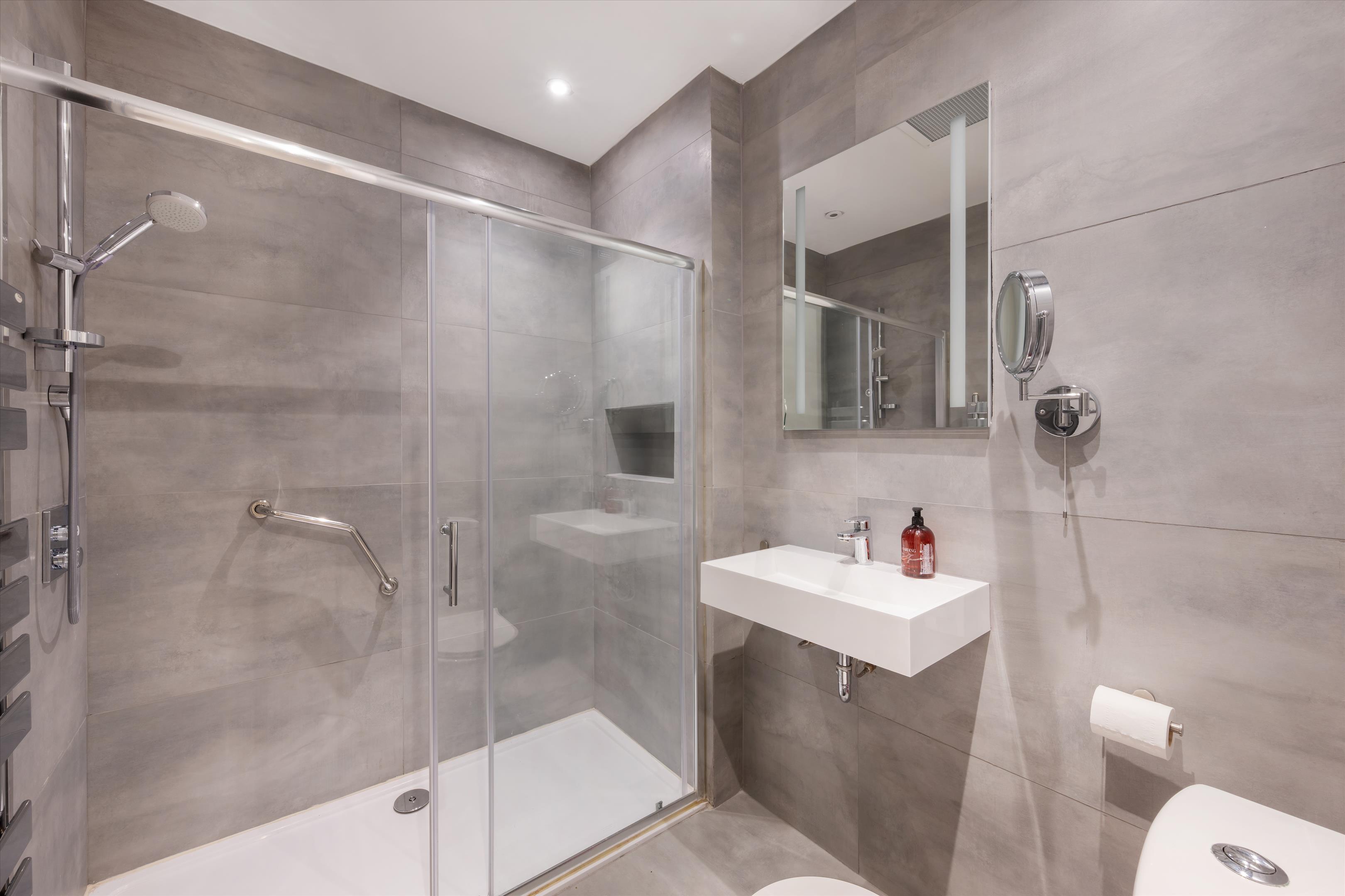 Rosslyn Hill, London, NW3