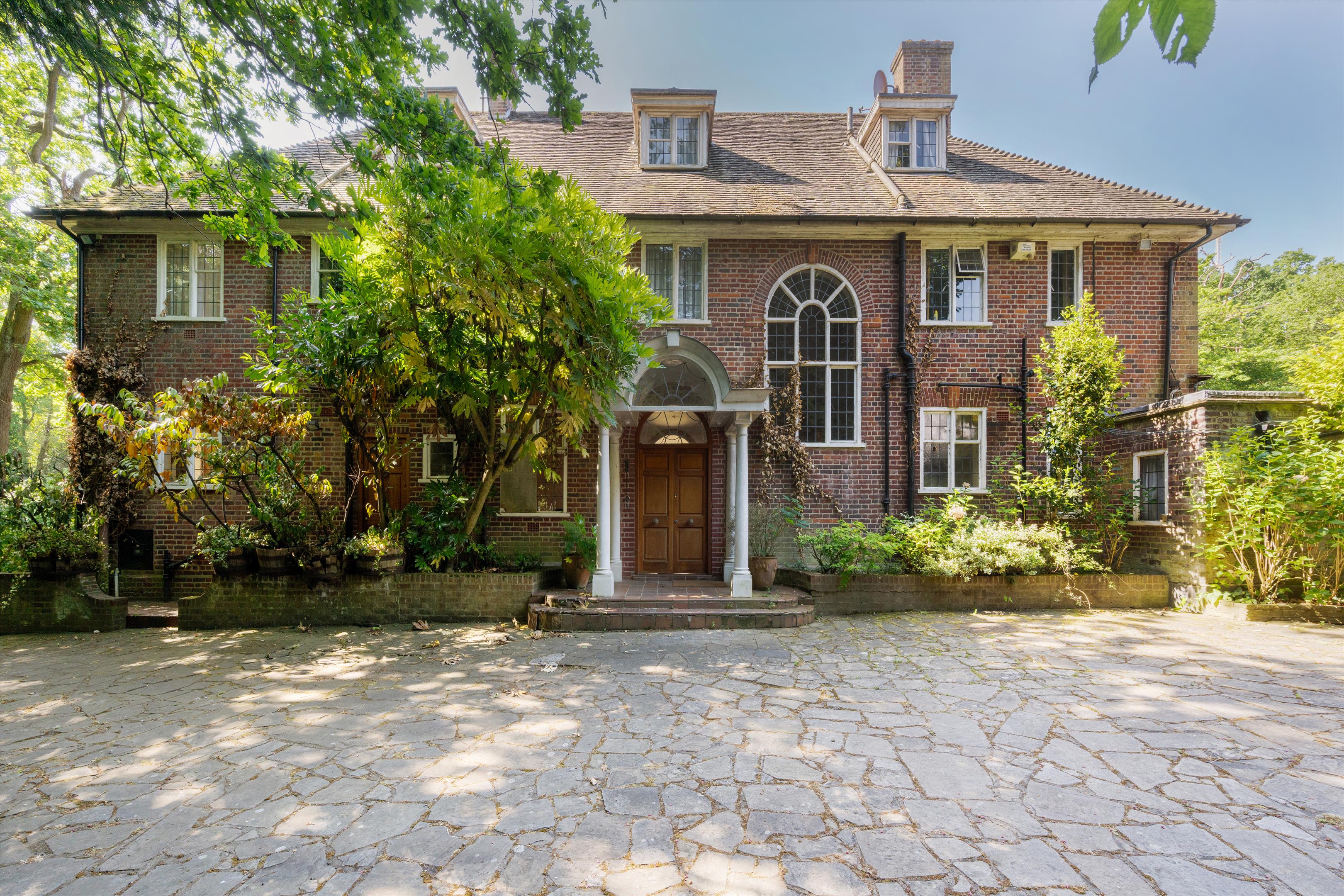 Courtenay Avenue, Kenwood, London N6