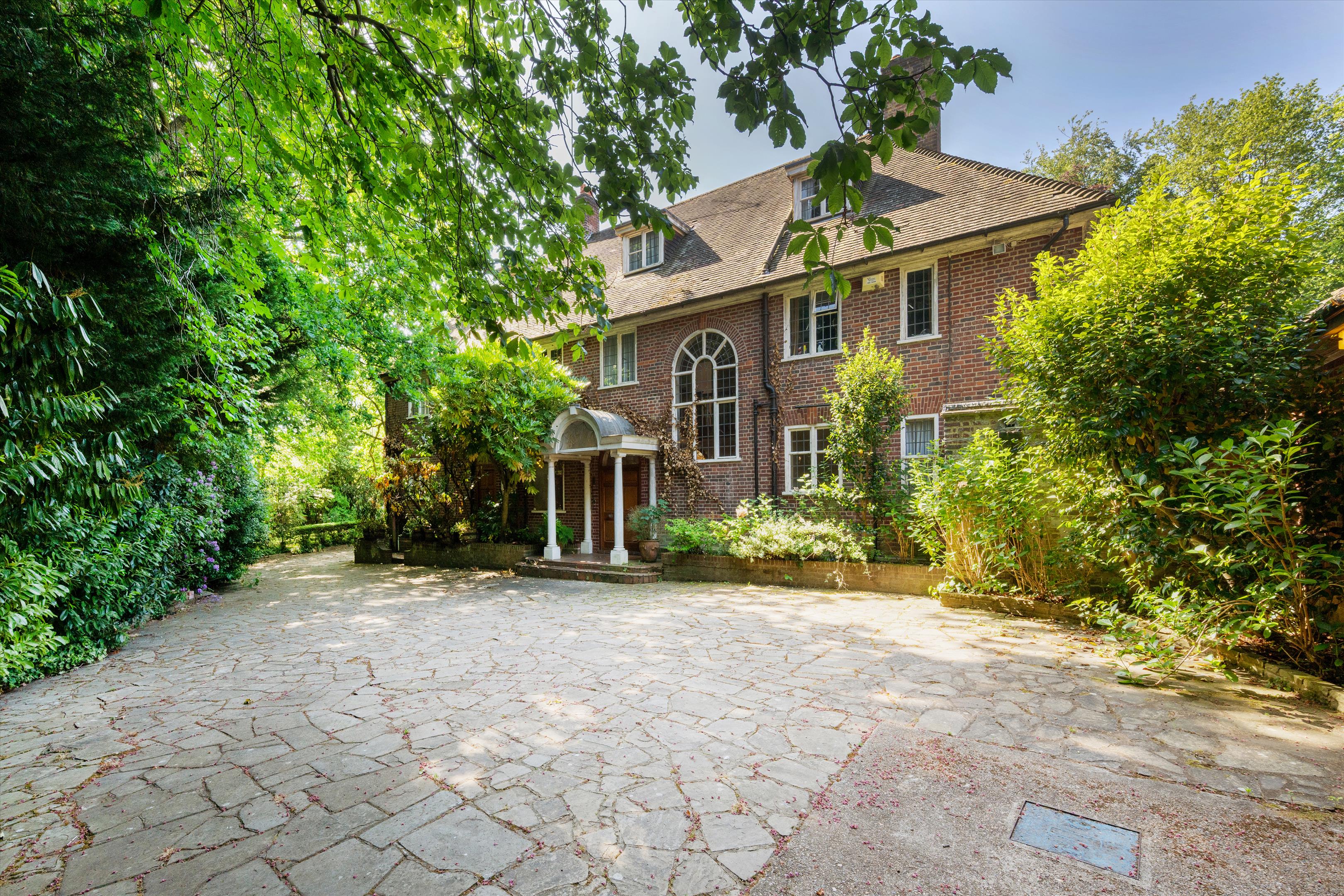 Courtenay Avenue, Kenwood, London N6