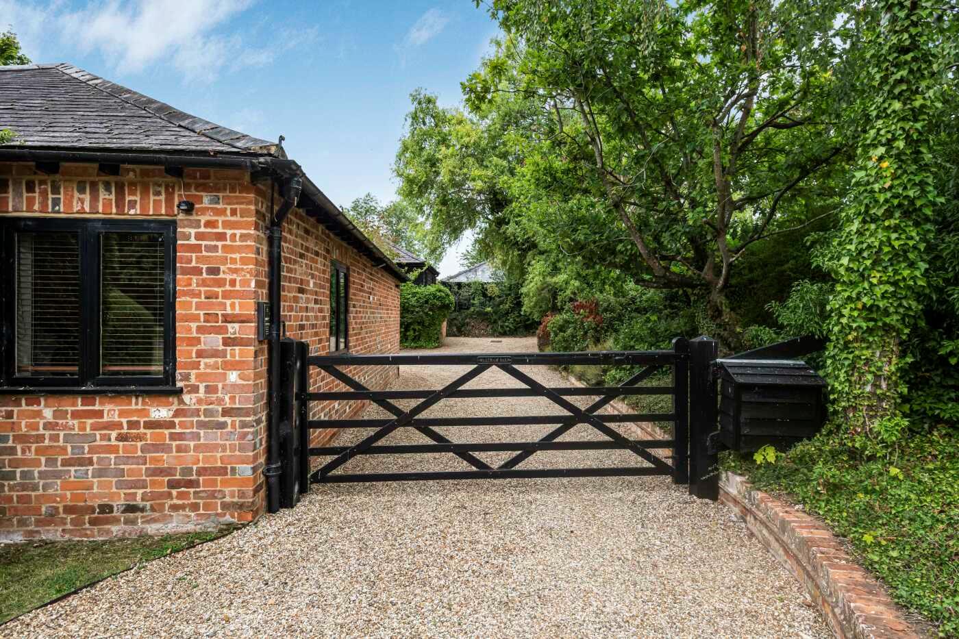 Smewins Road, White Waltham, Maidenhead, Berkshire, SL6