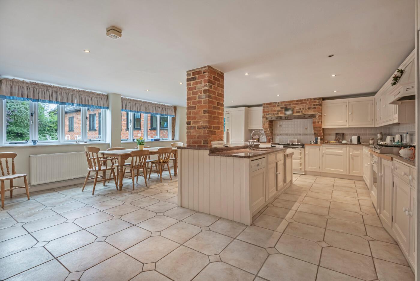 Smewins Road, White Waltham, Maidenhead, Berkshire, SL6