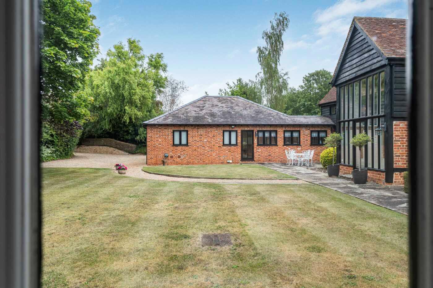 Smewins Road, White Waltham, Maidenhead, Berkshire, SL6