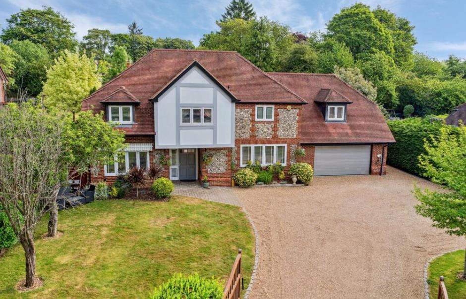 Chiltern Road, Peppard Common, Henley-on-Thames, Oxfordshire, RG9