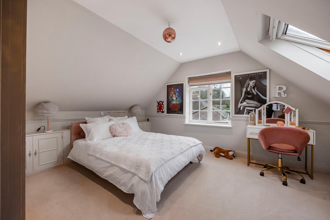 Mill Road, Shiplake, Henley-on-Thames, Oxfordshire RG9