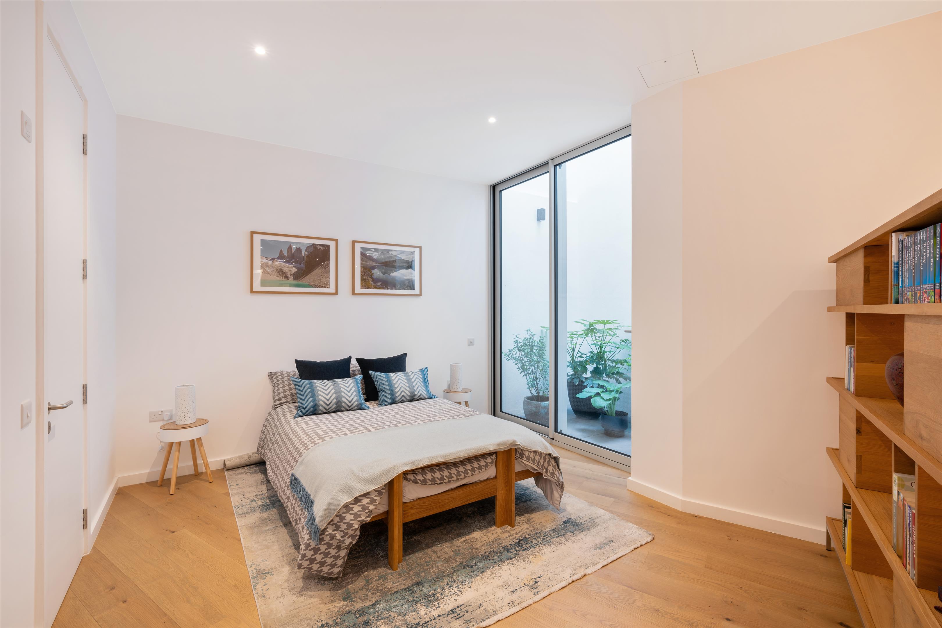 Lancaster Mews, London, W2