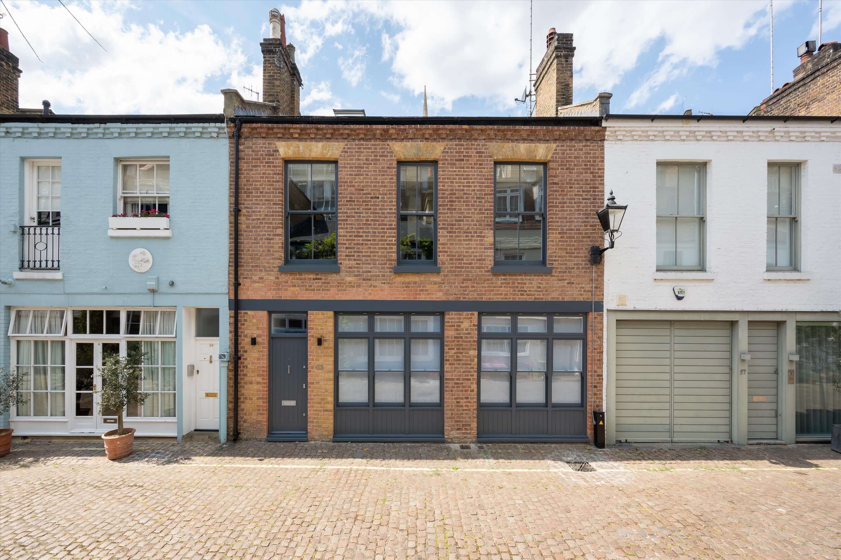 Lancaster Mews, London, W2