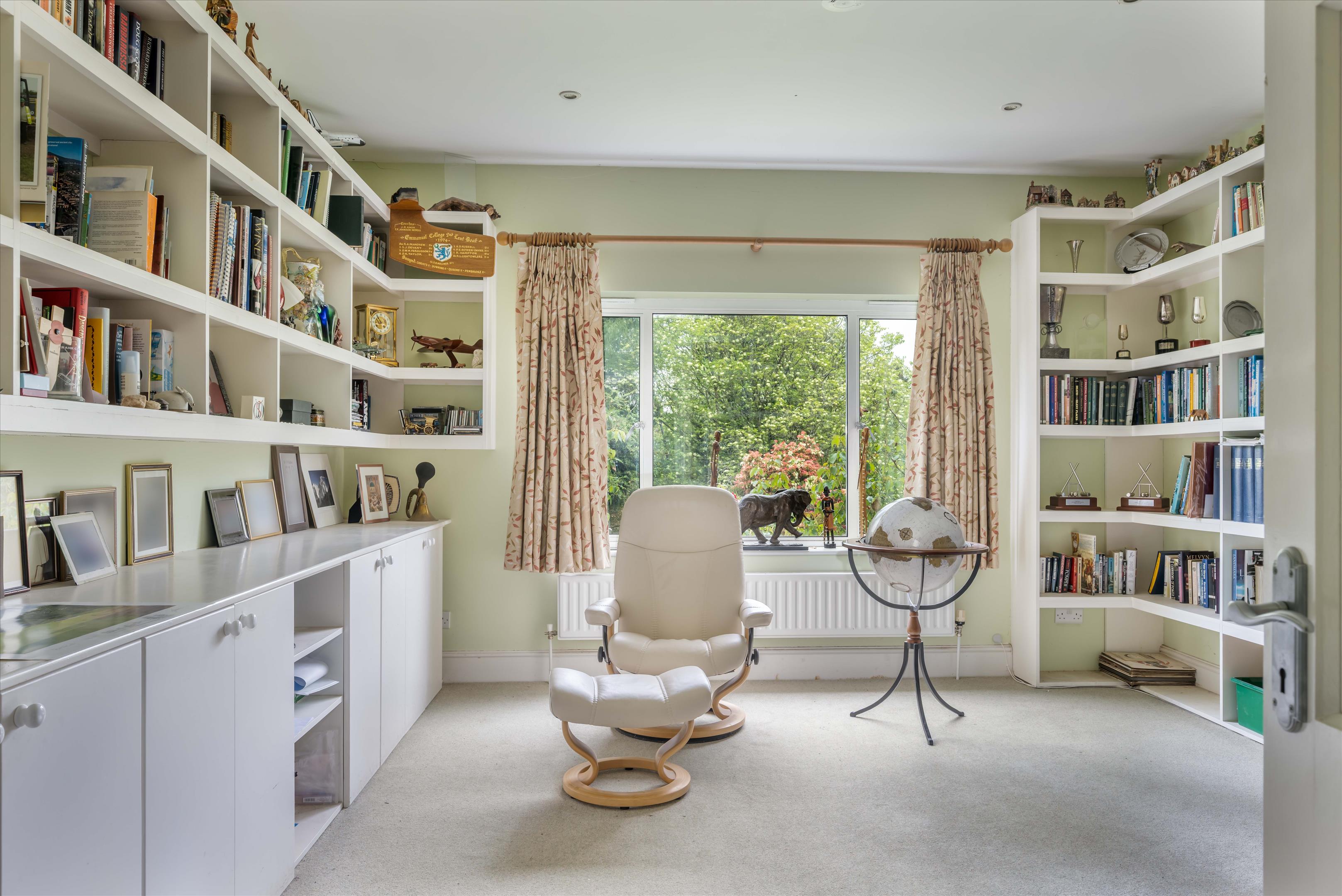 Weydown Road, Haslemere, Surrey GU27