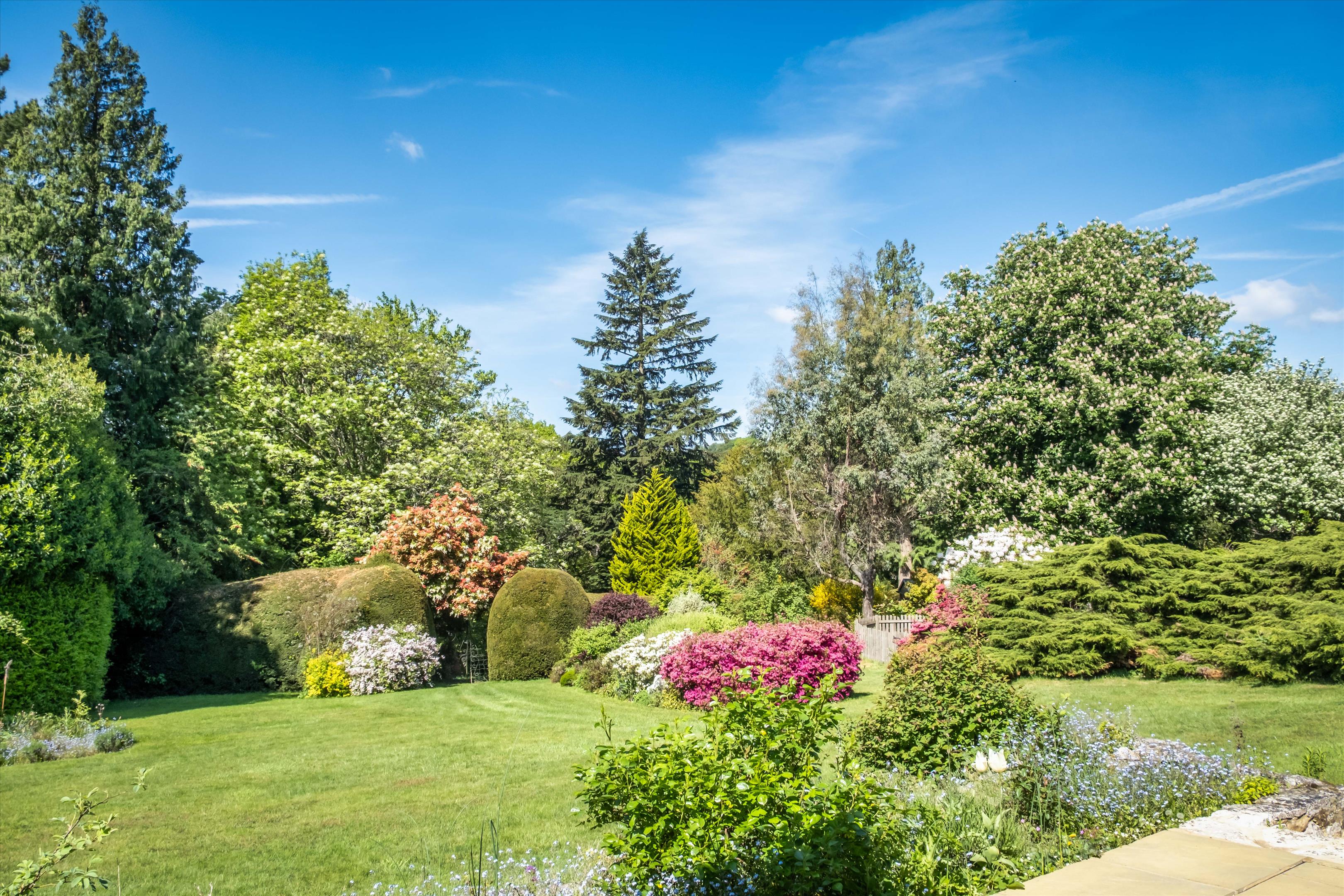 Weydown Road, Haslemere, Surrey GU27