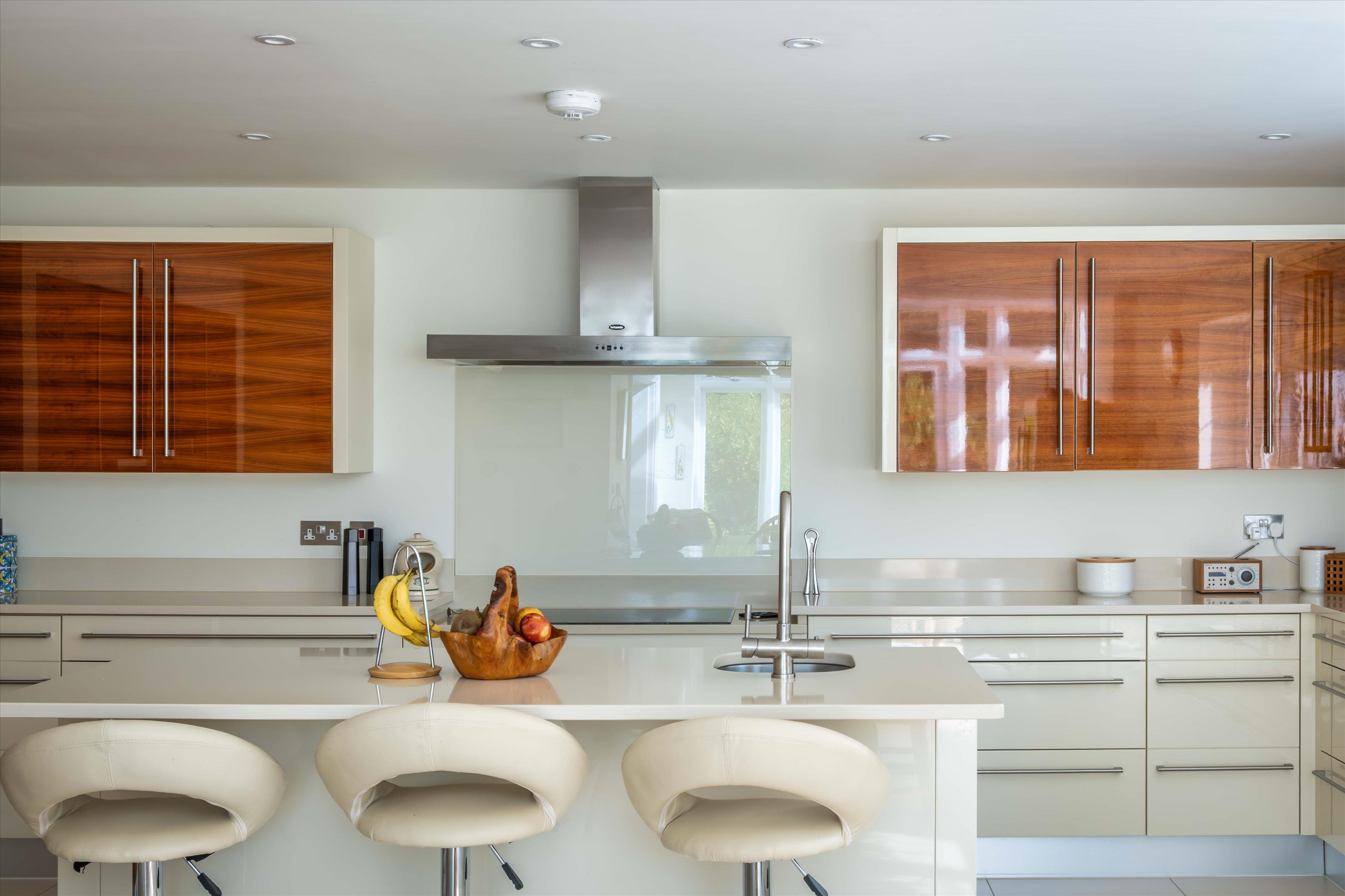 Courts Hill Road, Haslemere, Surrey, GU27