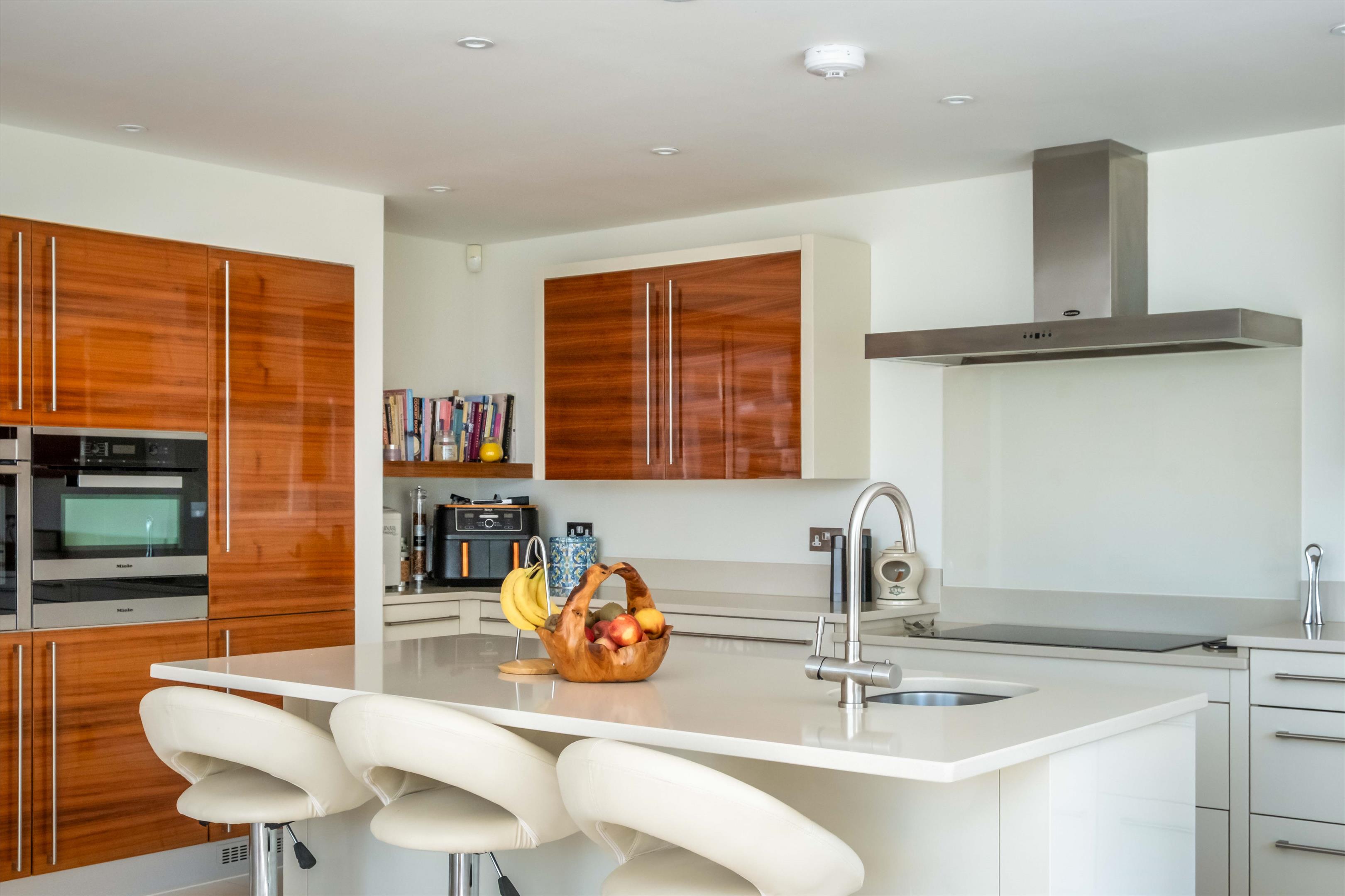 Courts Hill Road, Haslemere, Surrey, GU27