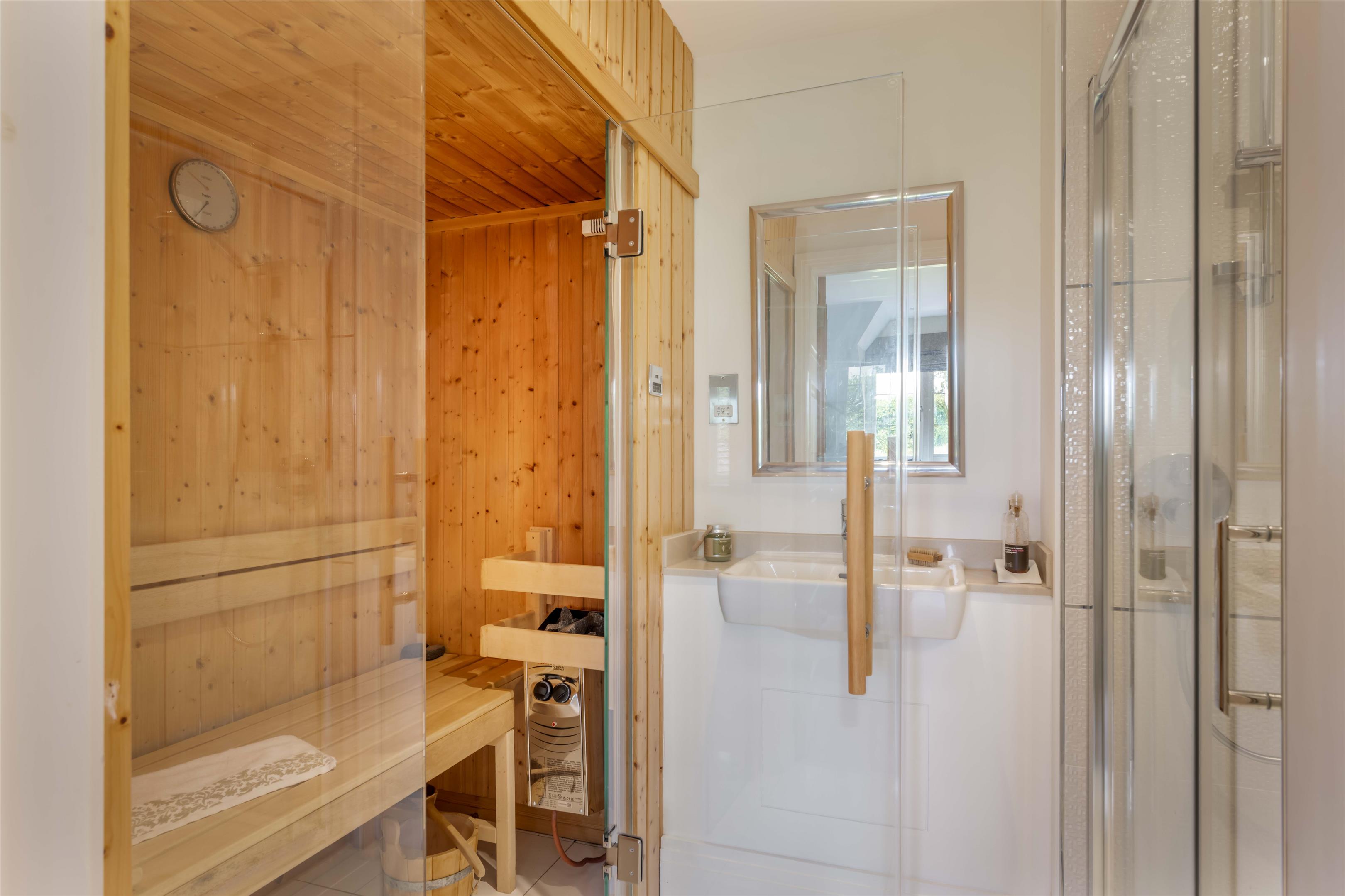 Courts Hill Road, Haslemere, Surrey, GU27