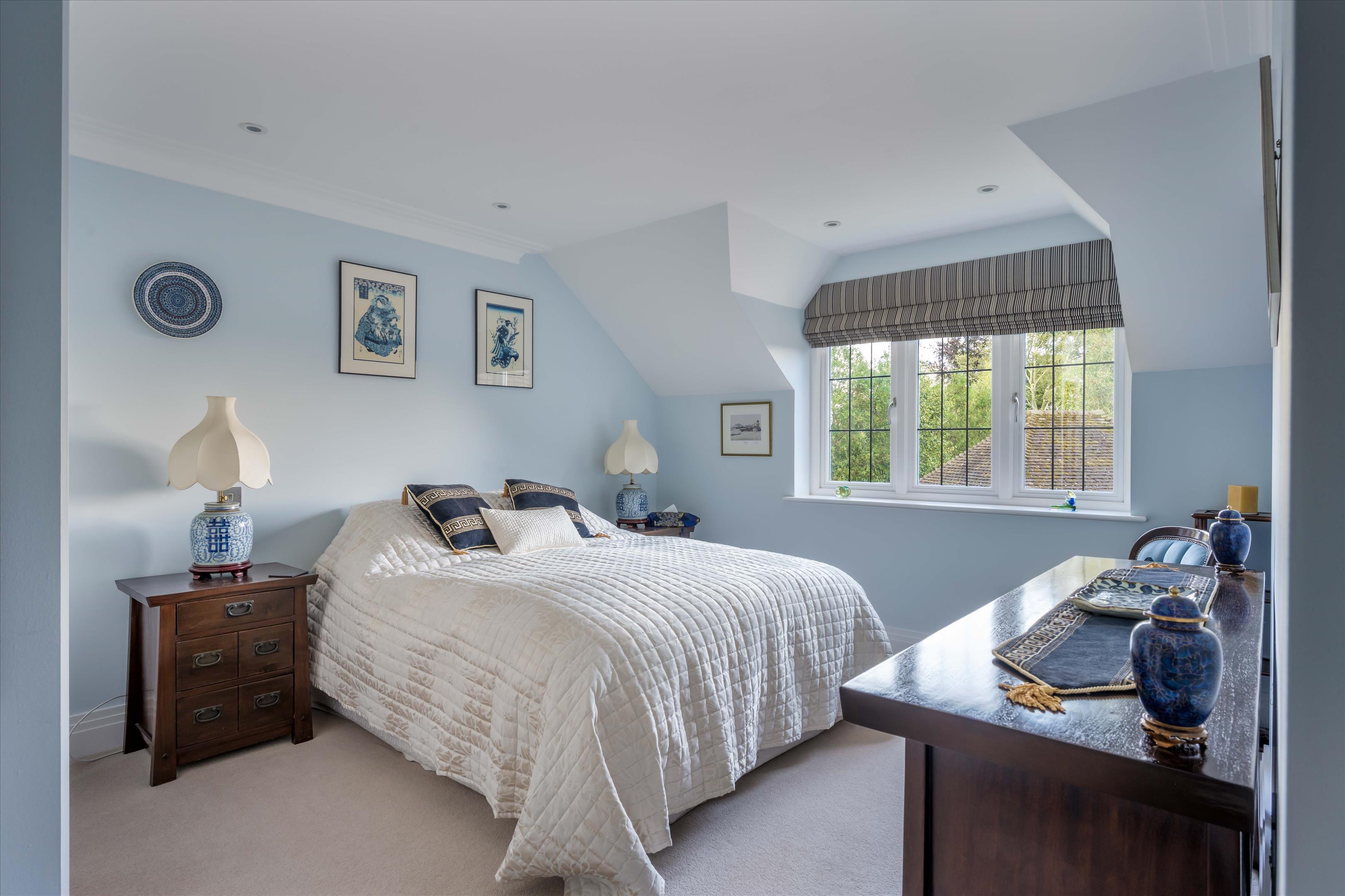 Courts Hill Road, Haslemere, Surrey, GU27