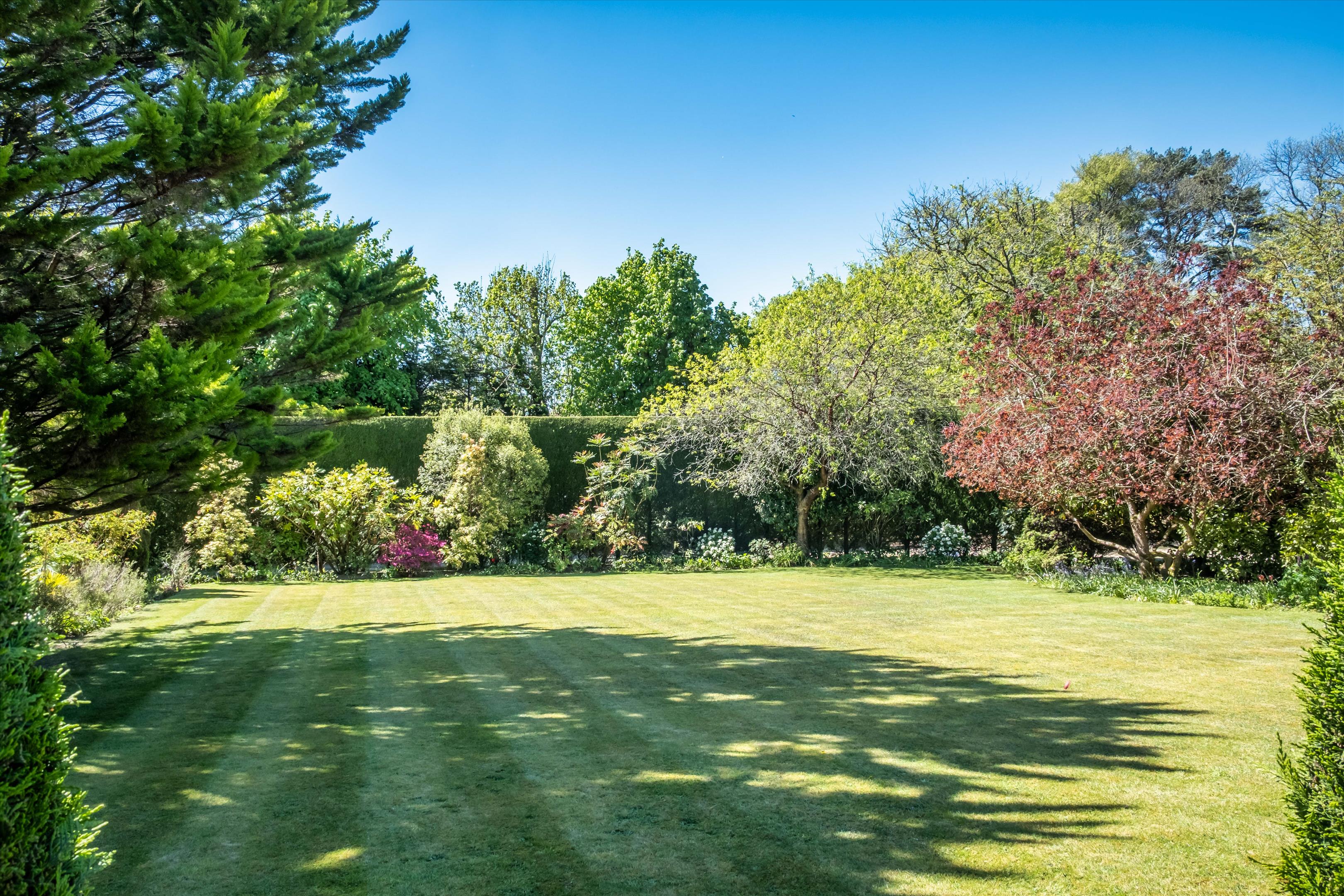 Weydown Road, Haslemere, Surrey GU27