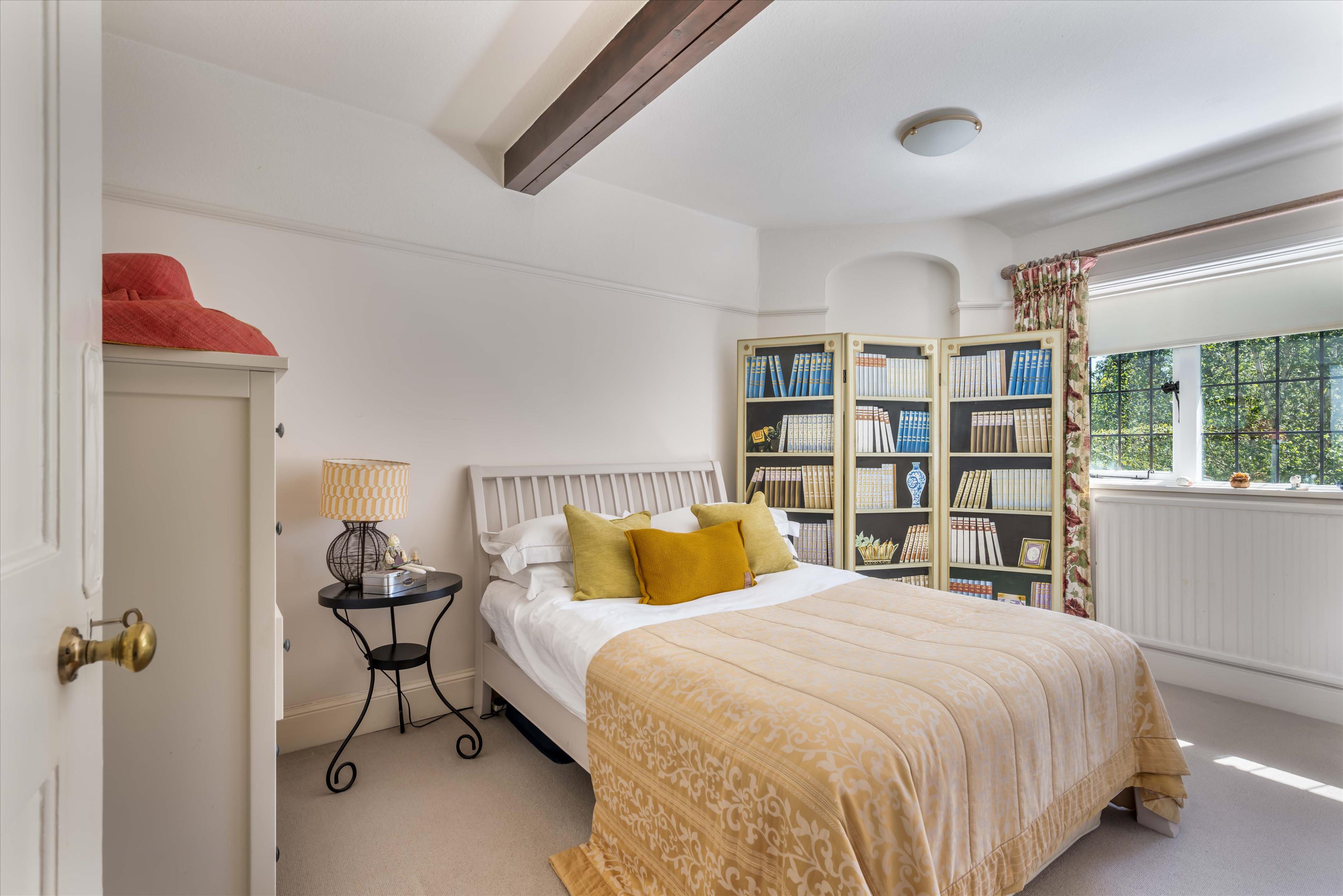 Weydown Road, Haslemere, Surrey GU27