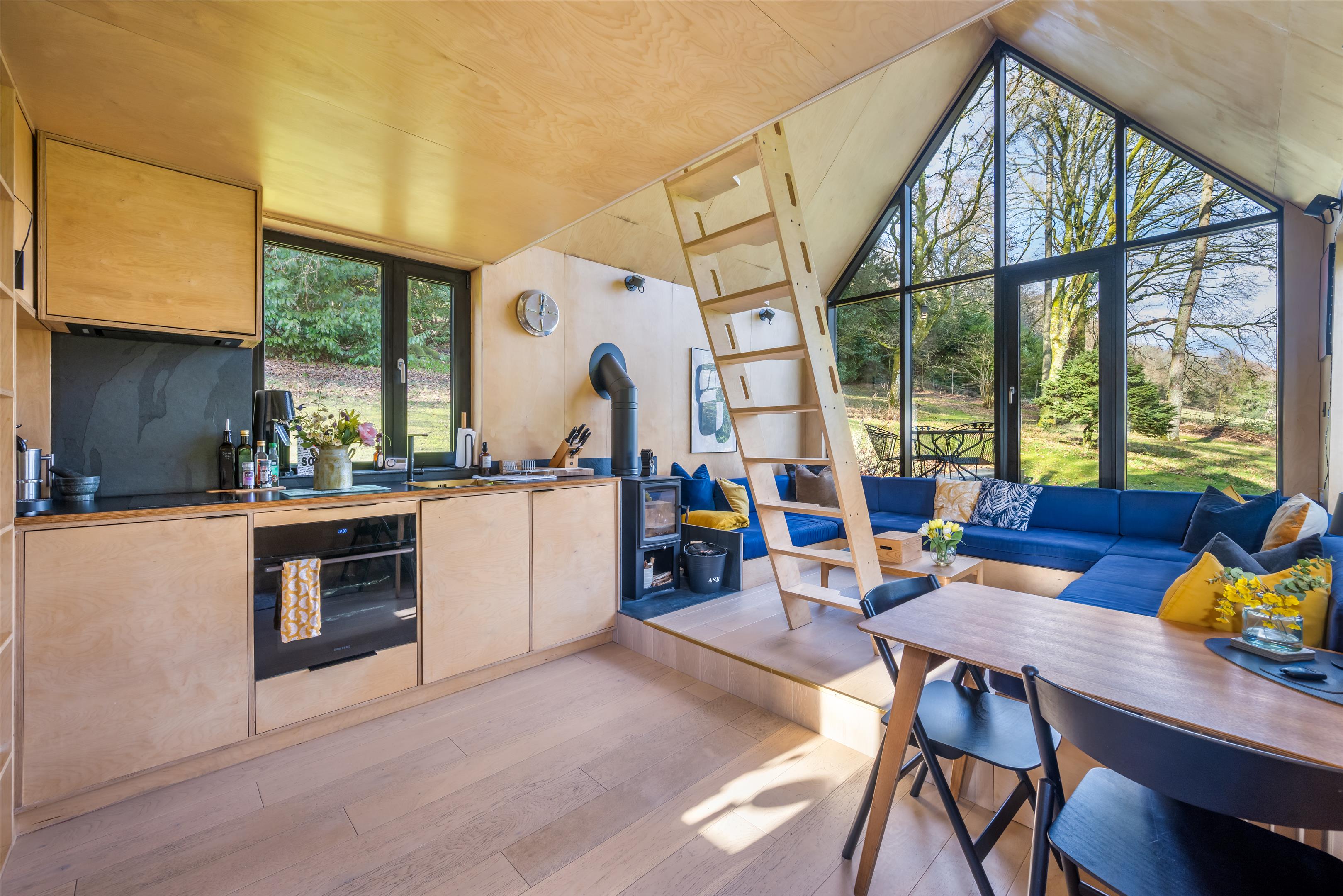 Hindhead Road, Haslemere, Surrey GU27