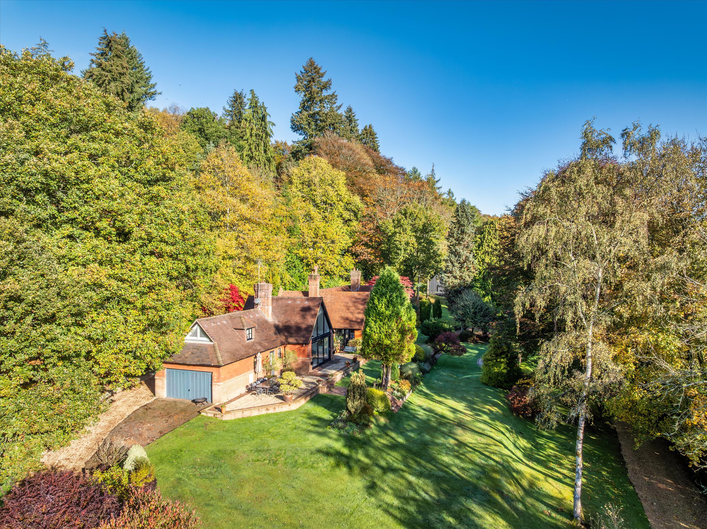 Hindhead Road, Haslemere, Surrey GU27