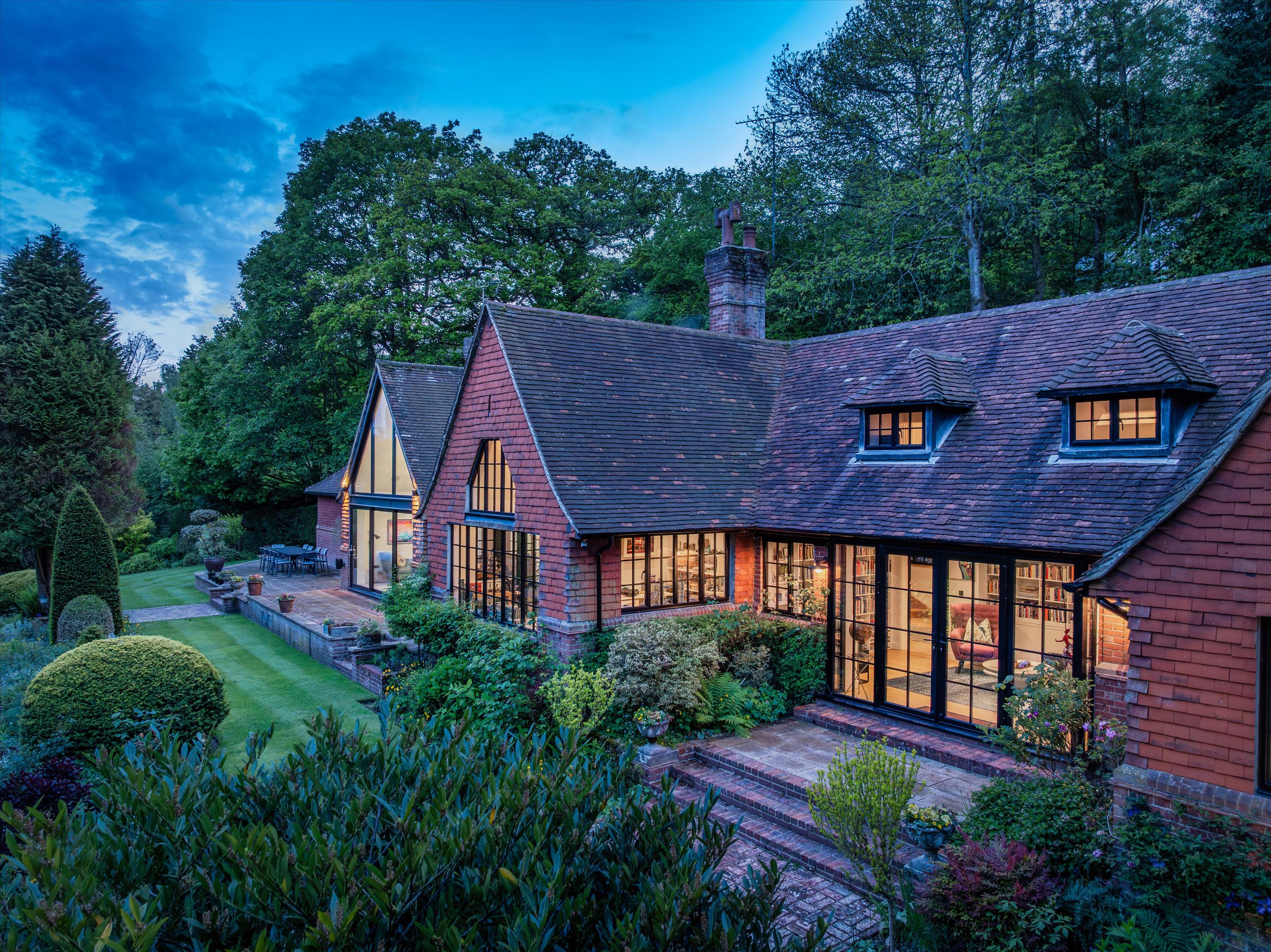 Hindhead Road, Haslemere, Surrey GU27