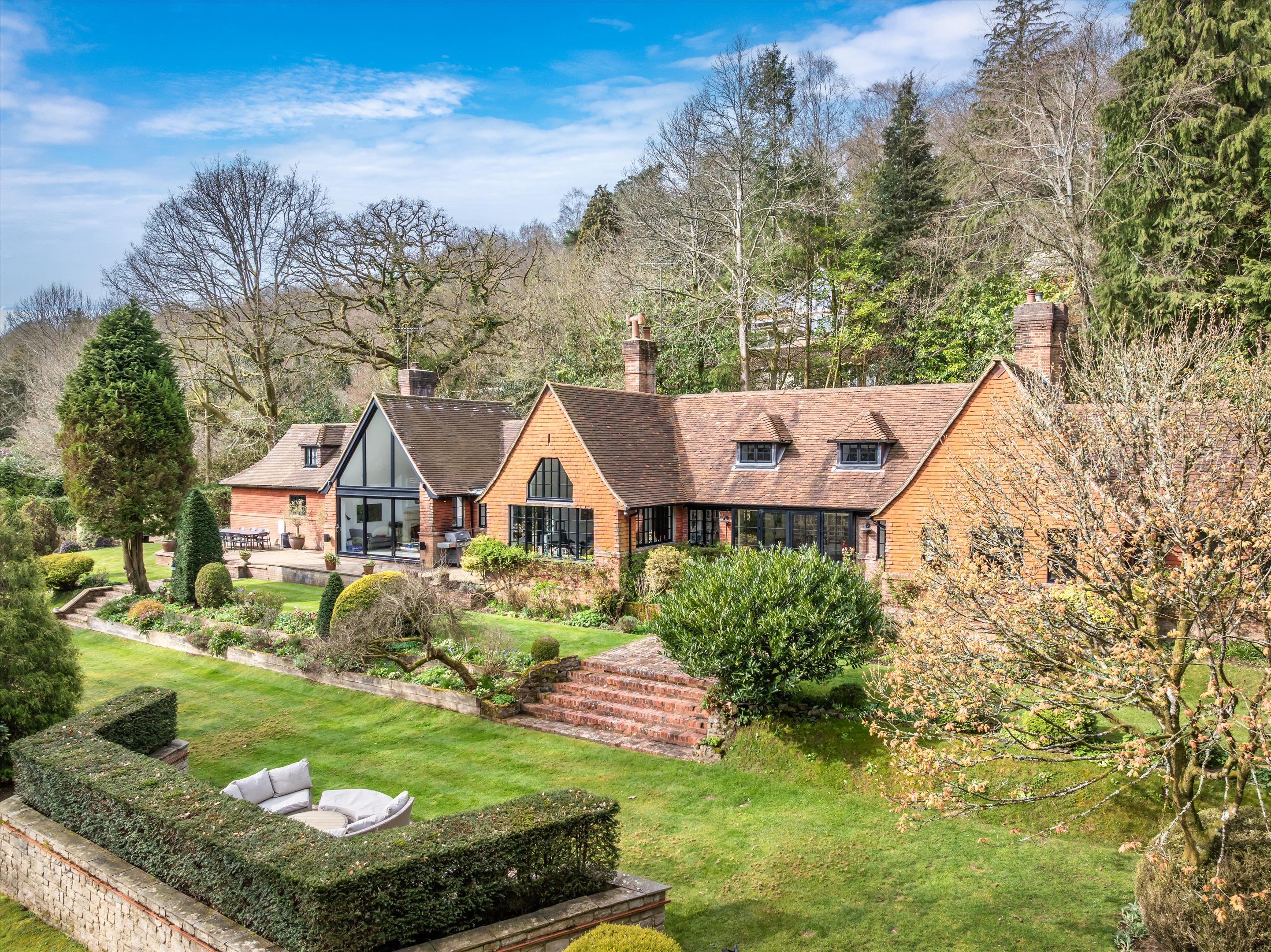 Hindhead Road, Haslemere, Surrey GU27