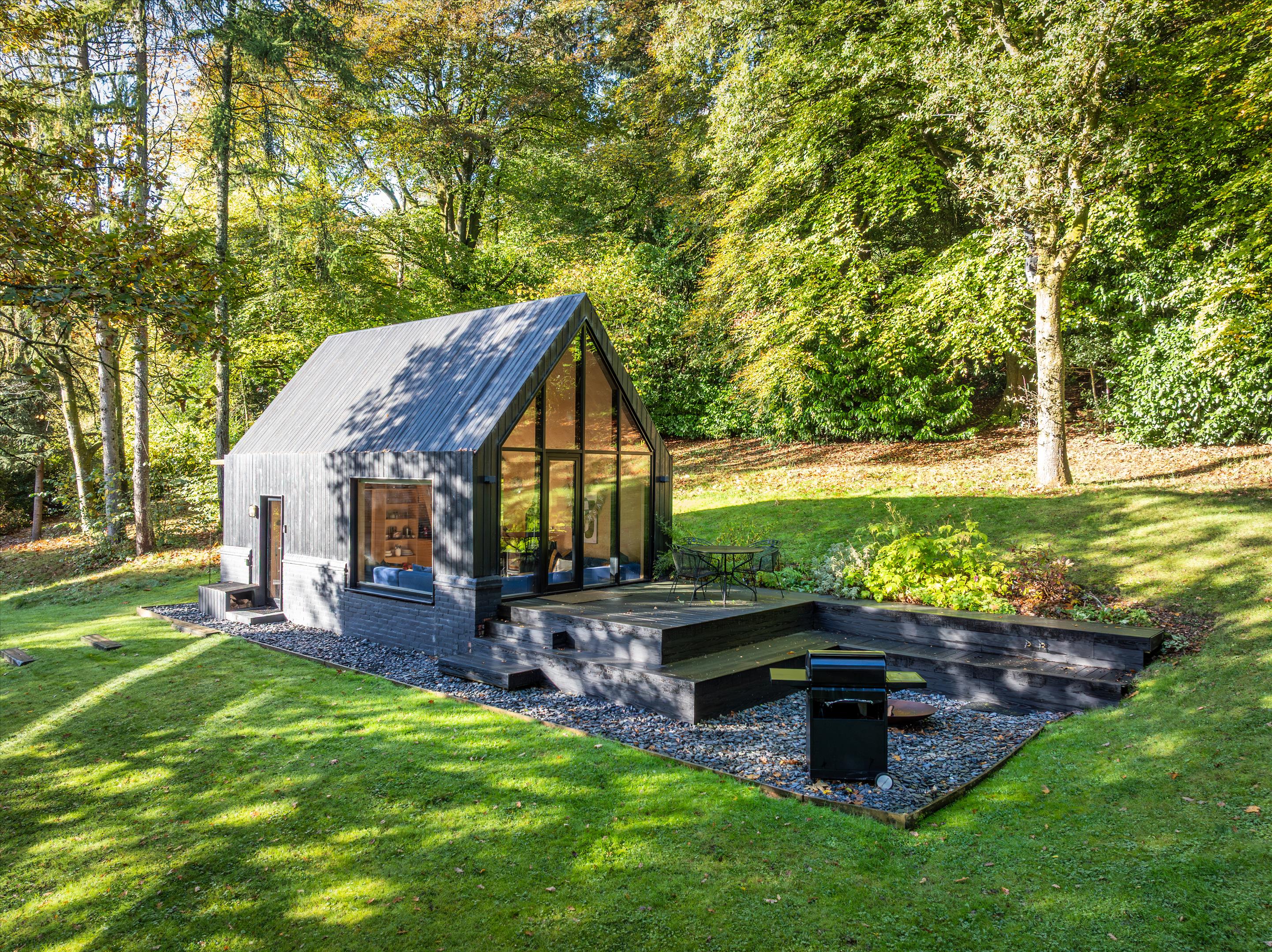 Hindhead Road, Haslemere, Surrey GU27