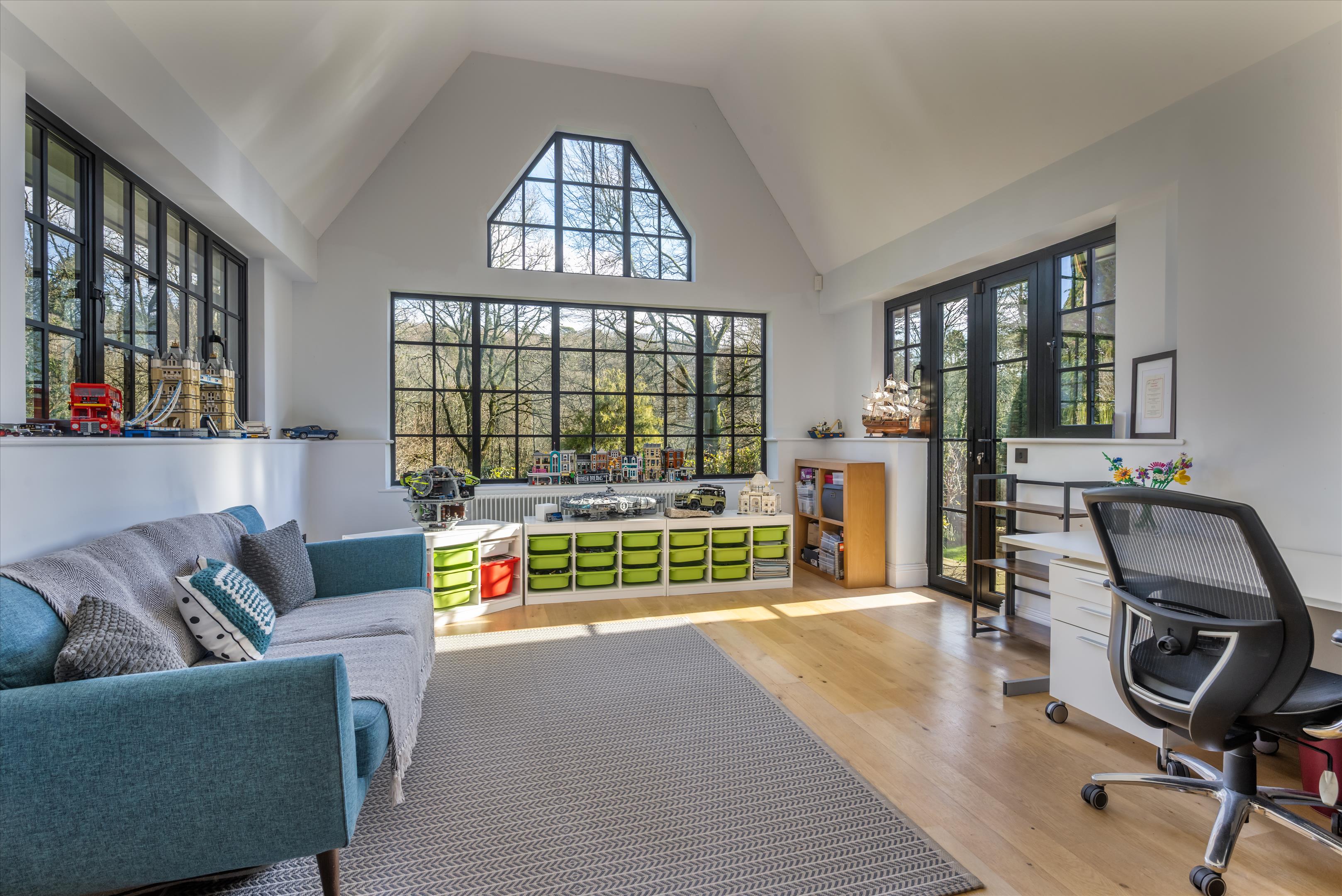 Hindhead Road, Haslemere, Surrey GU27