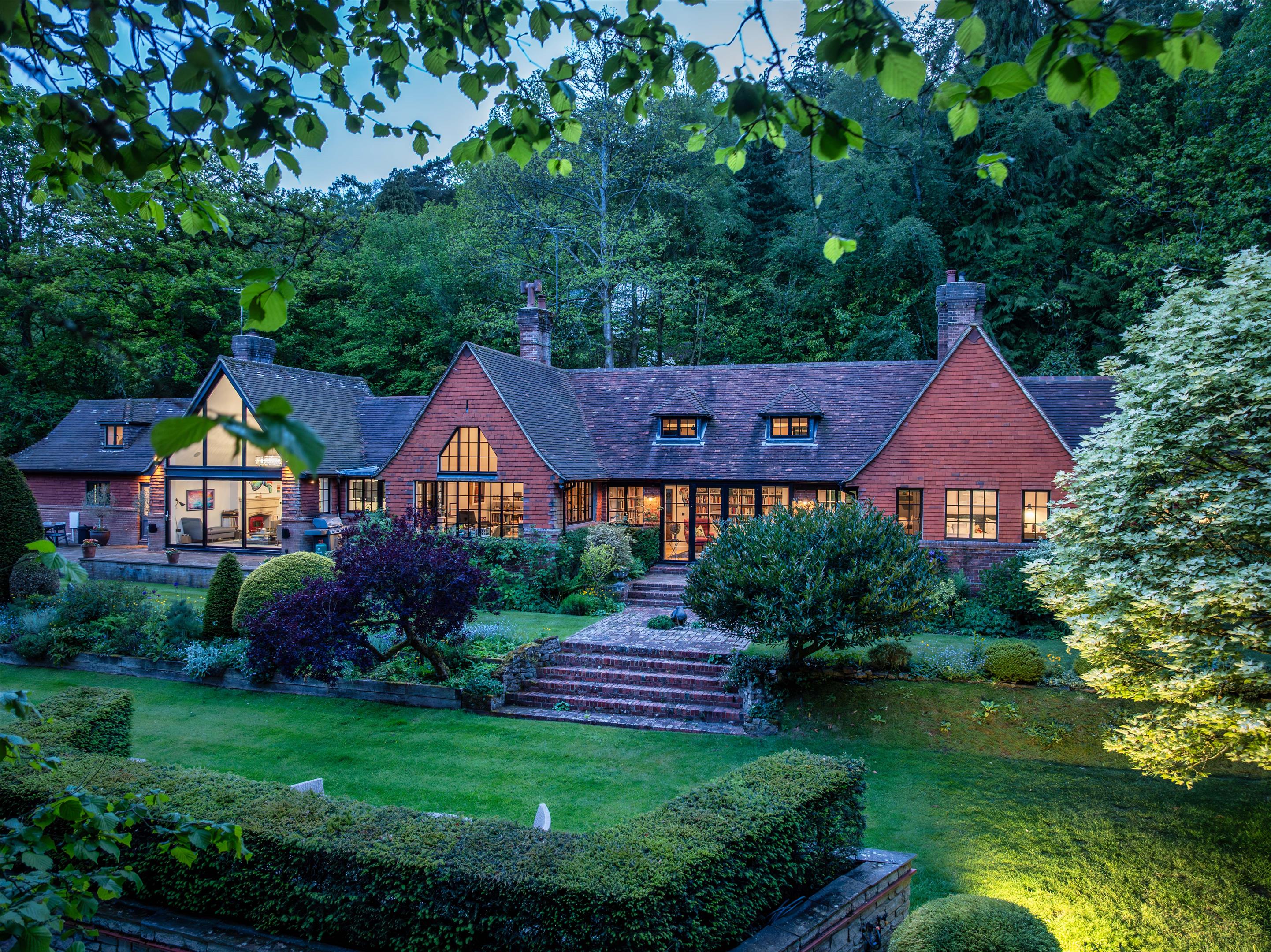 Hindhead Road, Haslemere, Surrey GU27