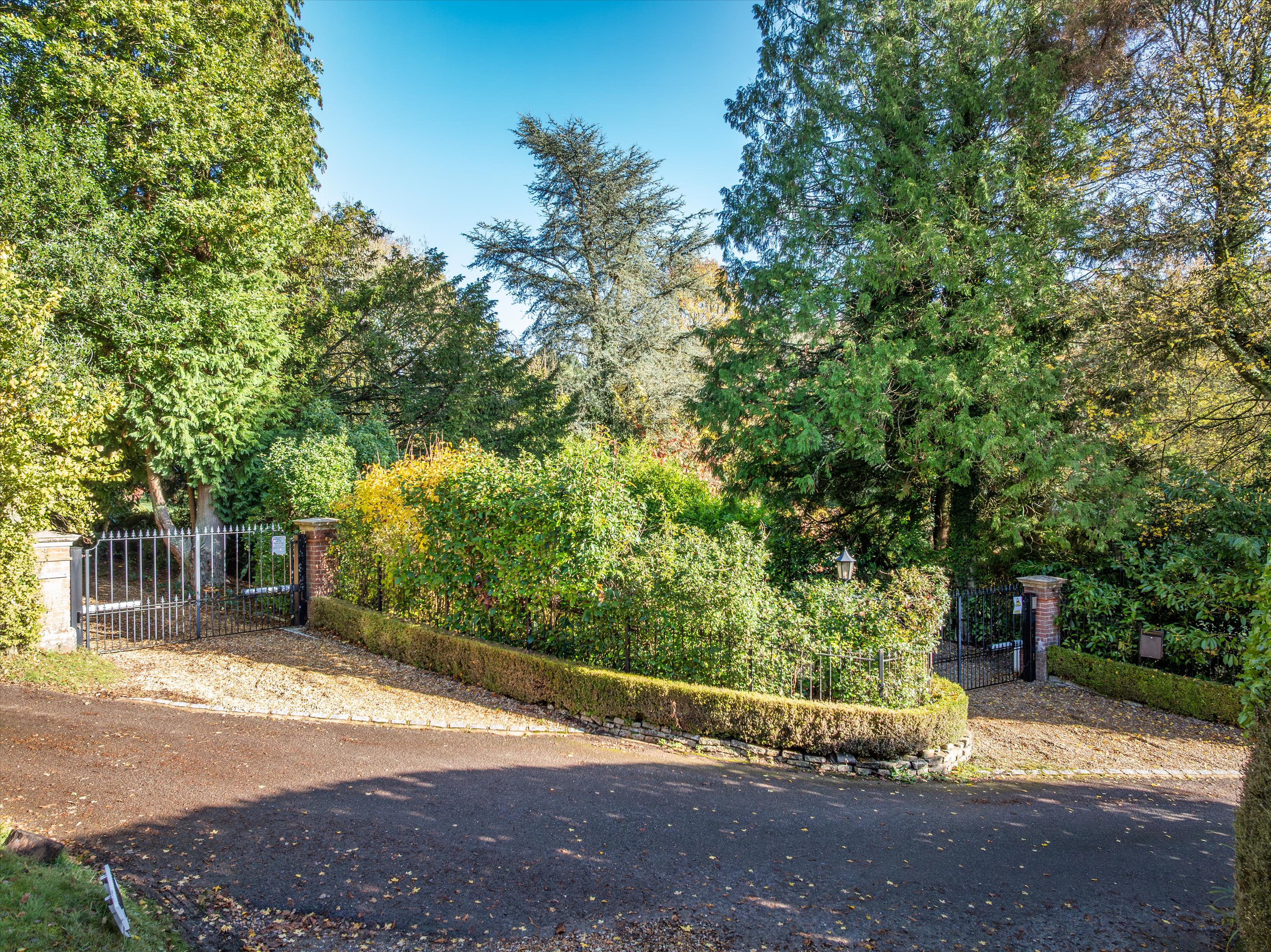 Hindhead Road, Haslemere, Surrey GU27