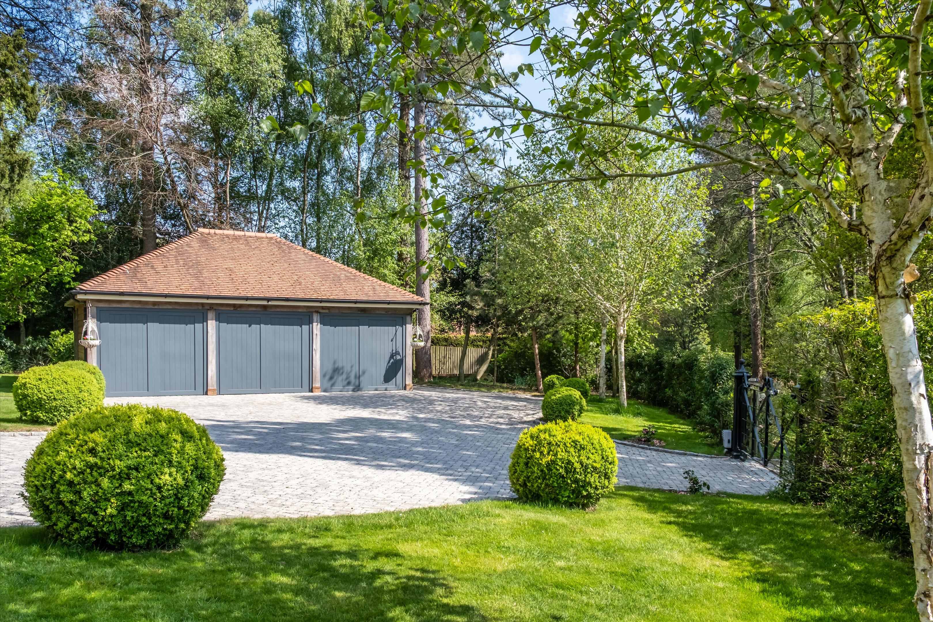 Kings Drive, Midhurst, West Sussex, GU29