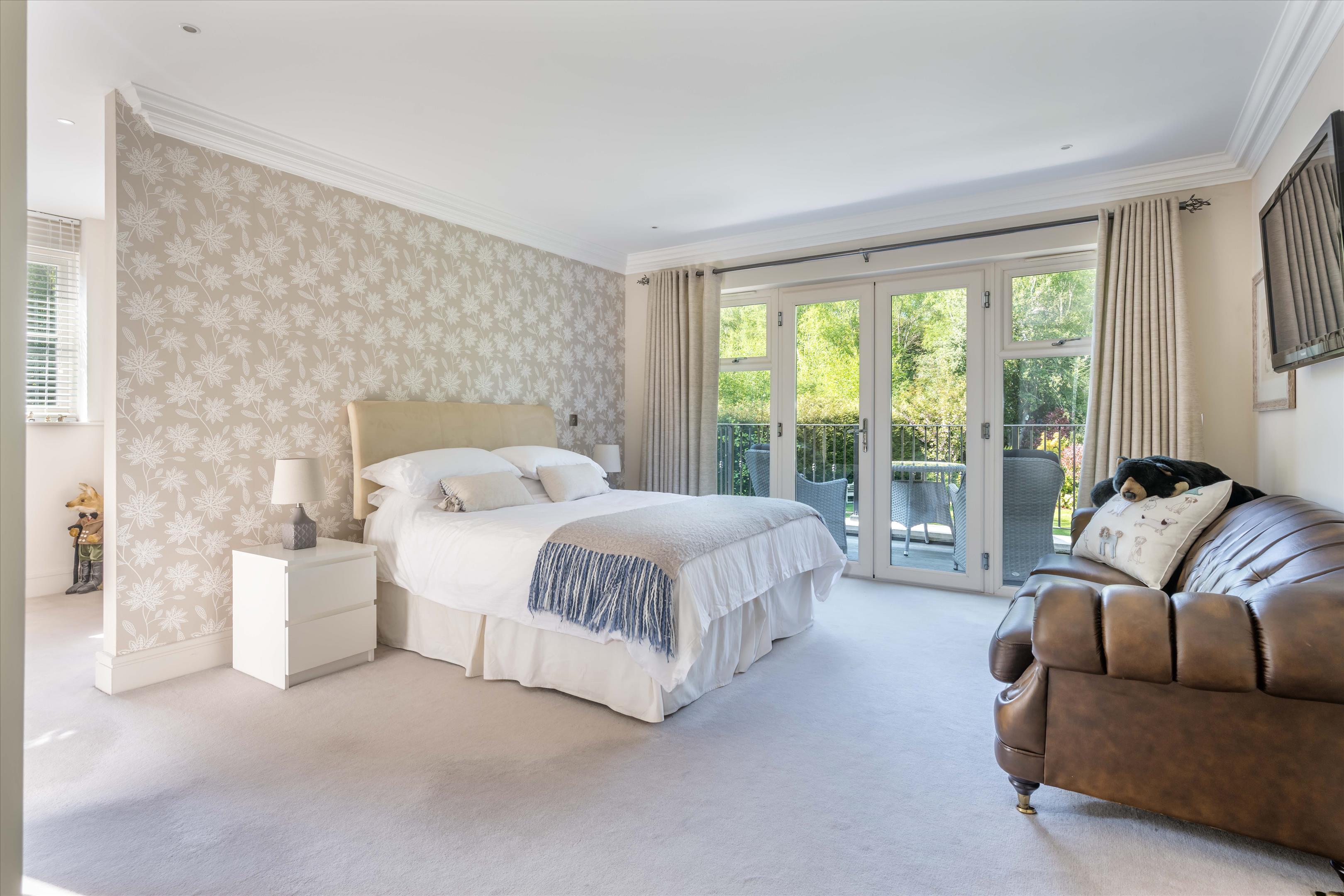 Kings Drive, Midhurst, West Sussex, GU29