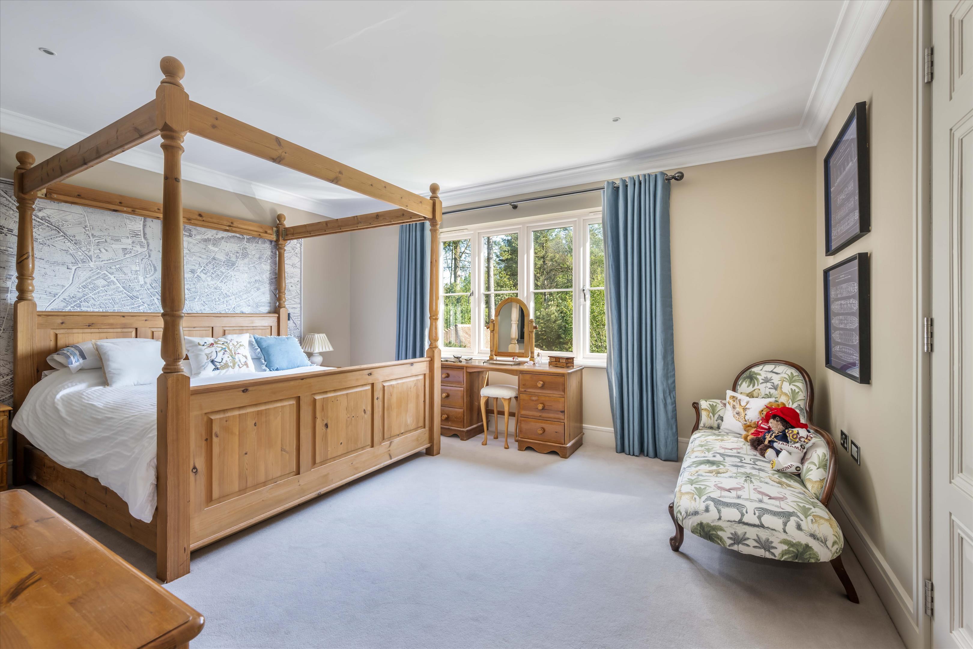 Kings Drive, Midhurst, West Sussex, GU29