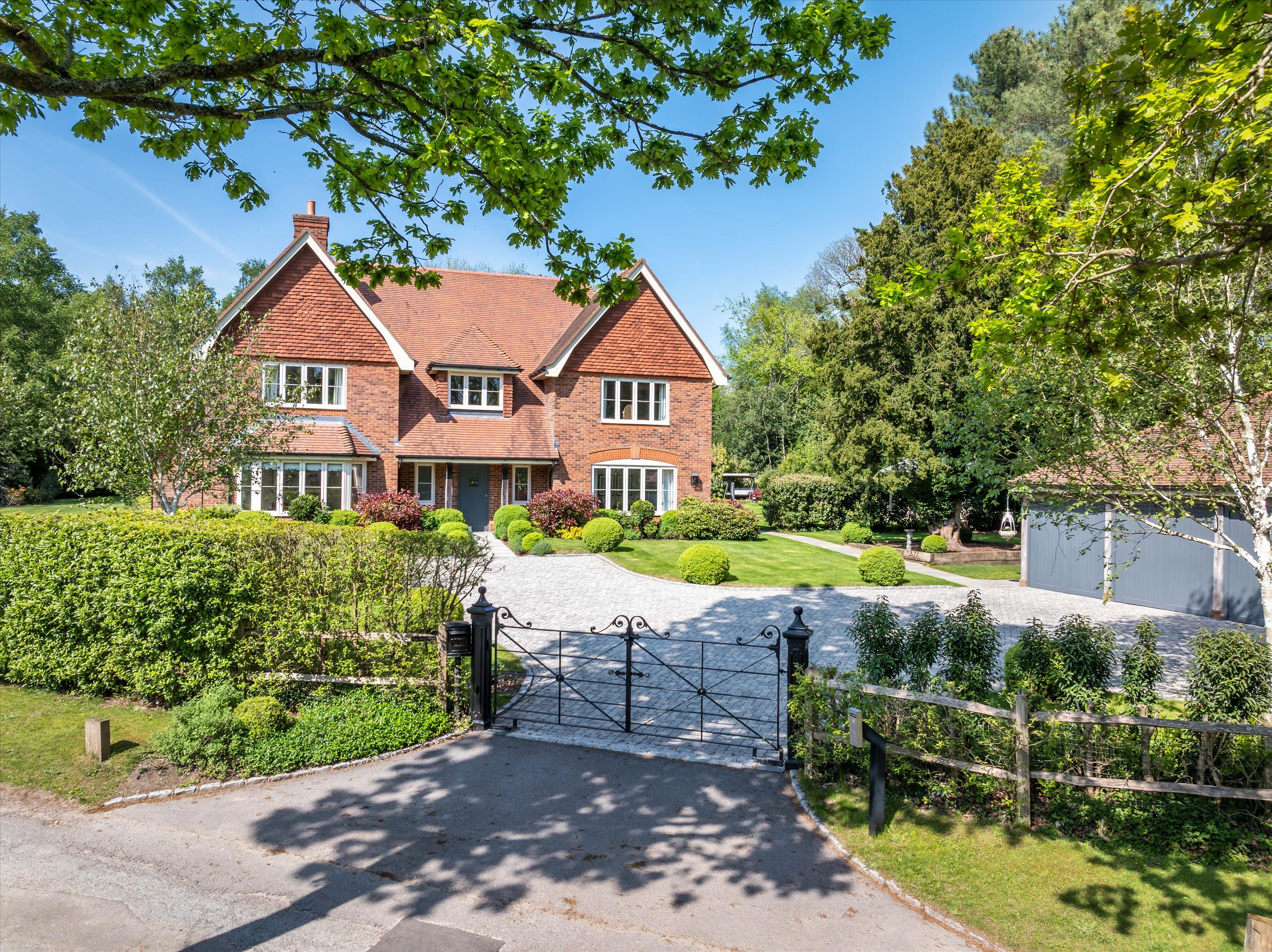 Kings Drive, Midhurst, West Sussex, GU29