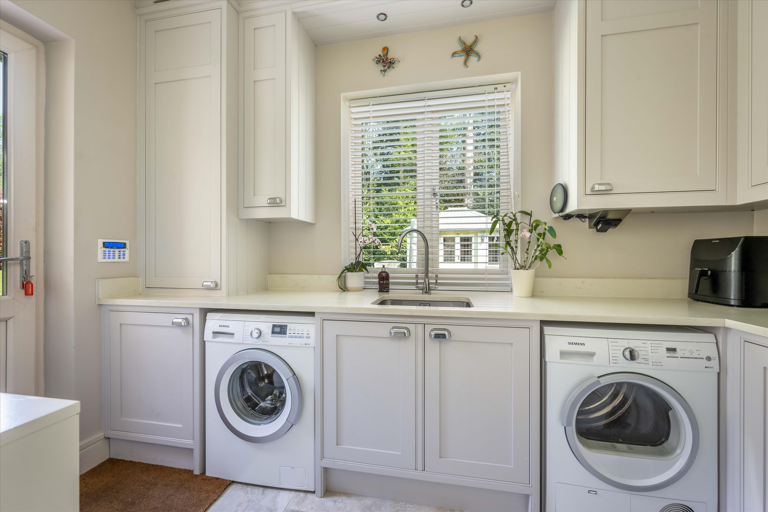Kings Drive, Midhurst, West Sussex, GU29