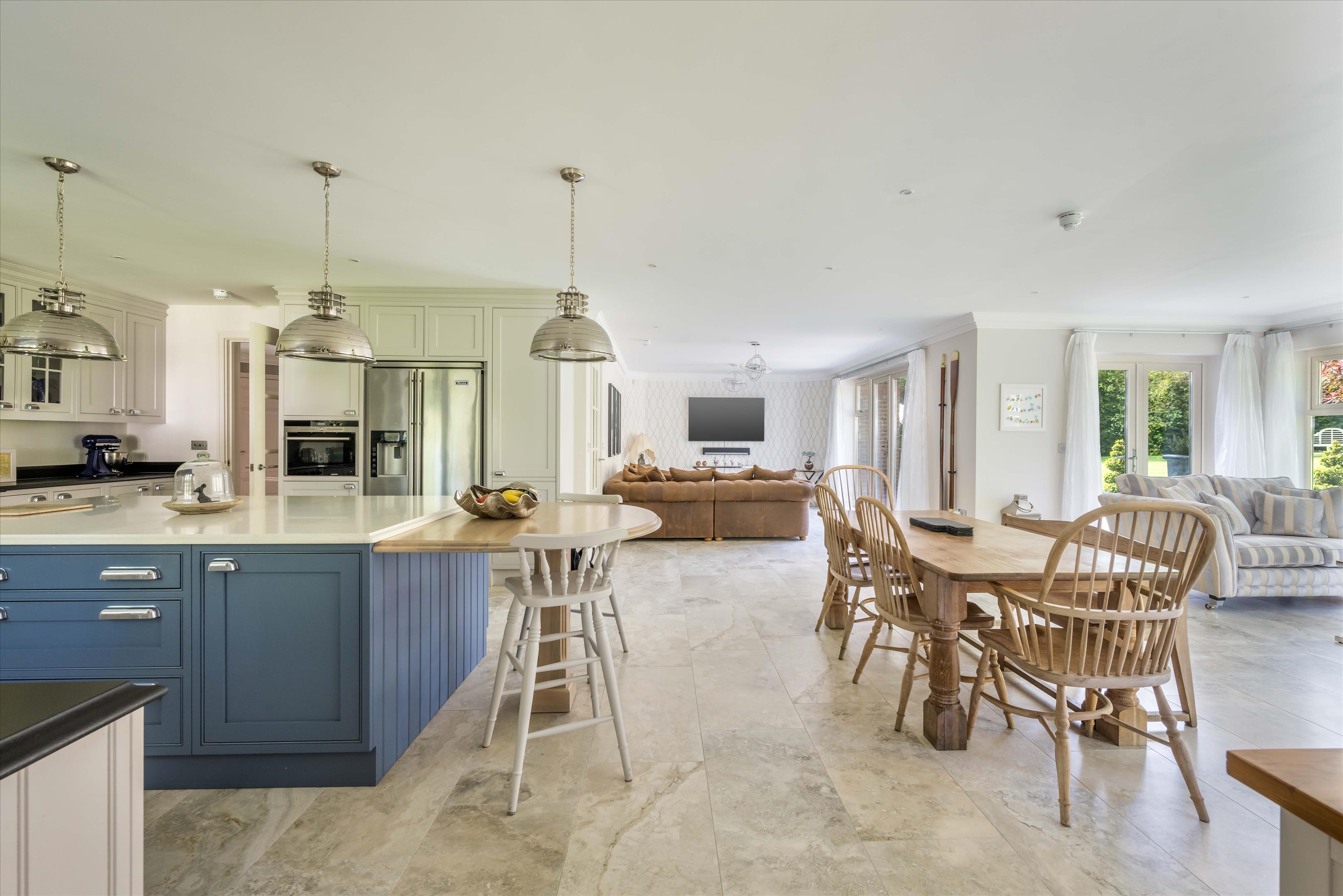 Kings Drive, Midhurst, West Sussex, GU29
