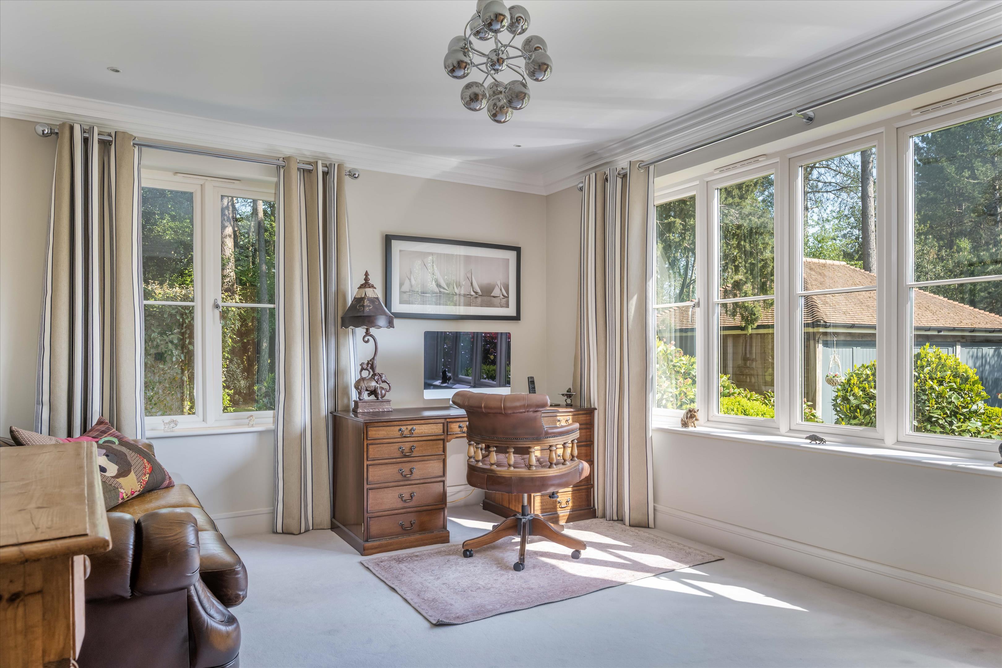 Kings Drive, Midhurst, West Sussex, GU29