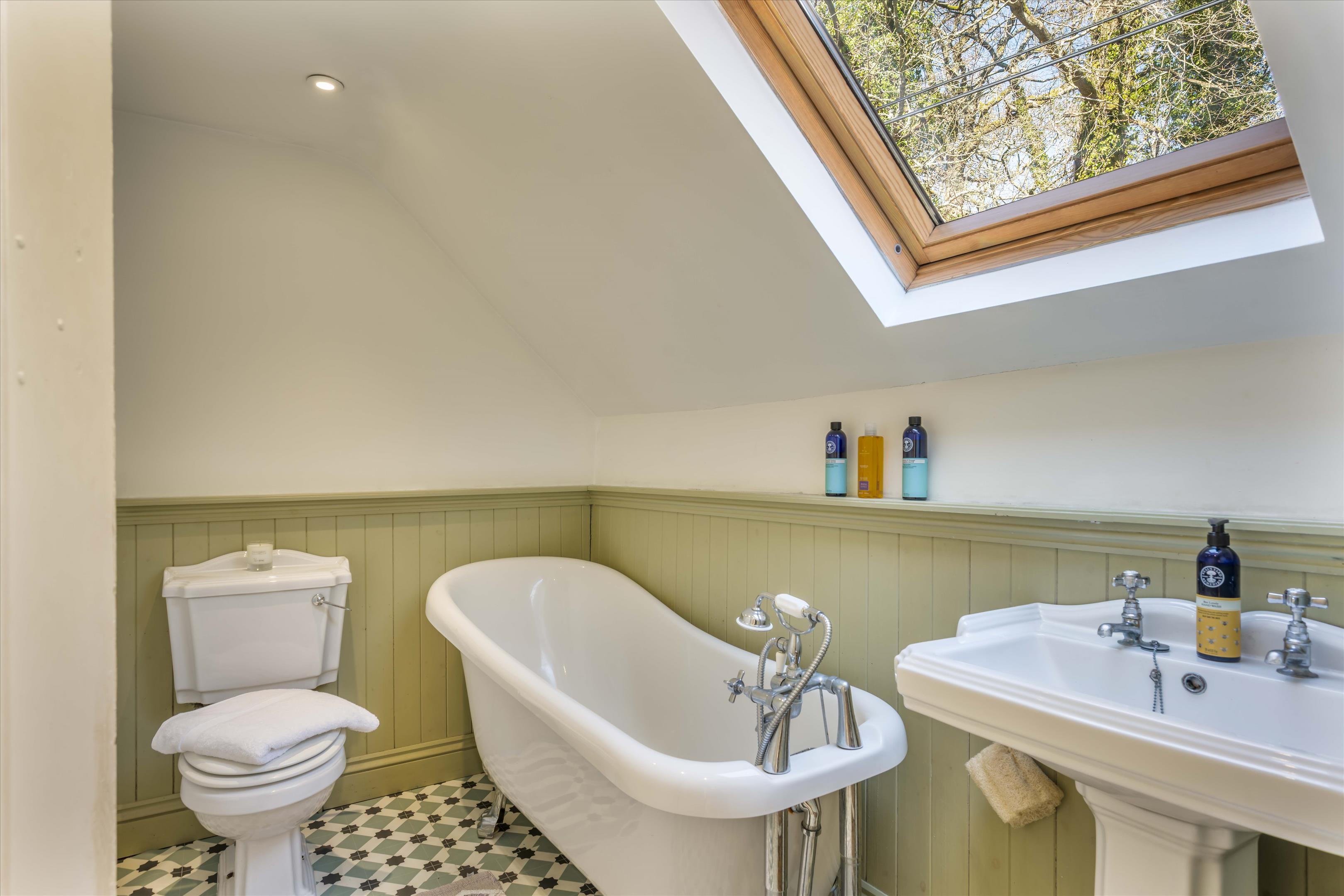 Copyhold Lane, Haslemere, West Sussex GU27