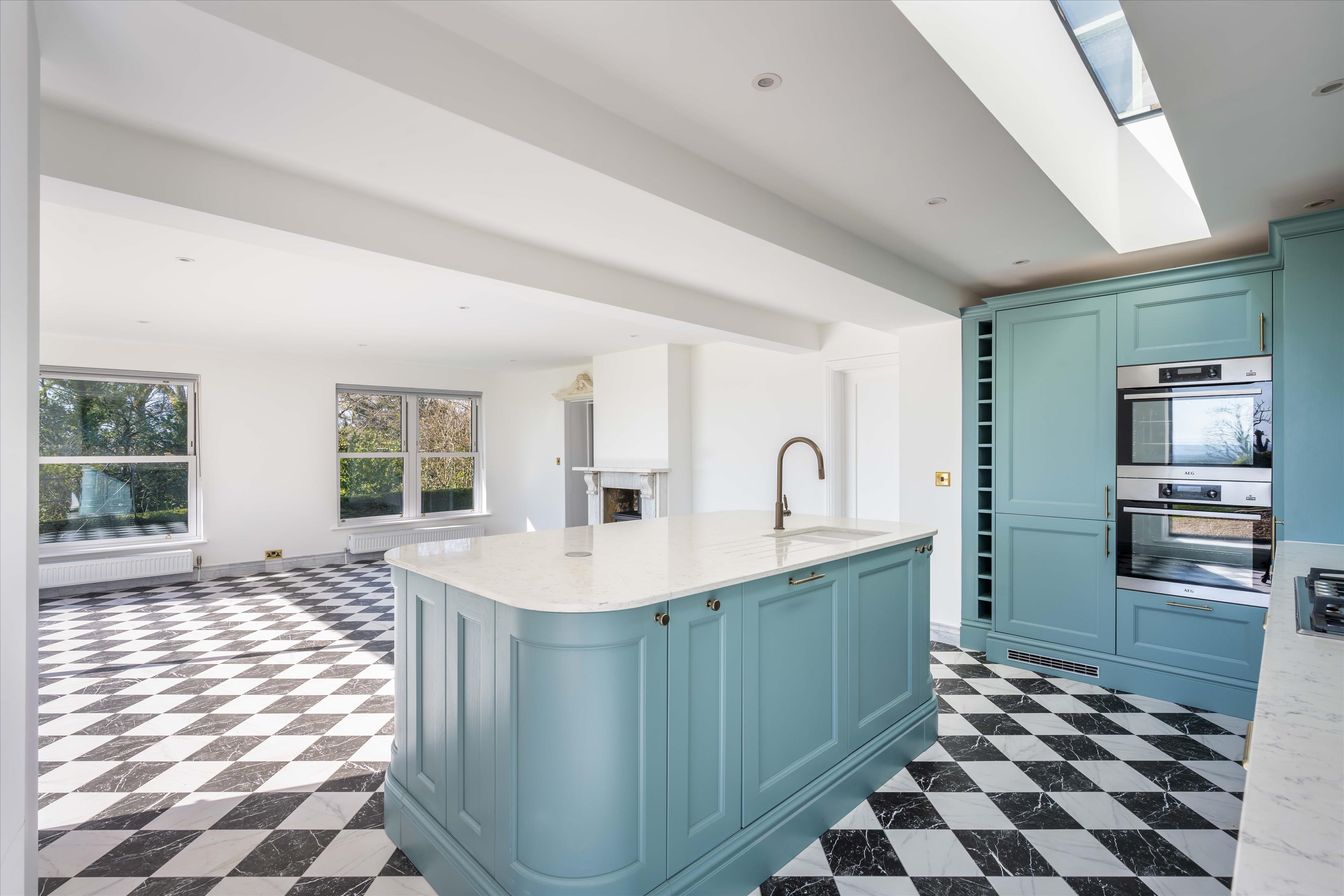 Copyhold Lane, Haslemere, West Sussex GU27