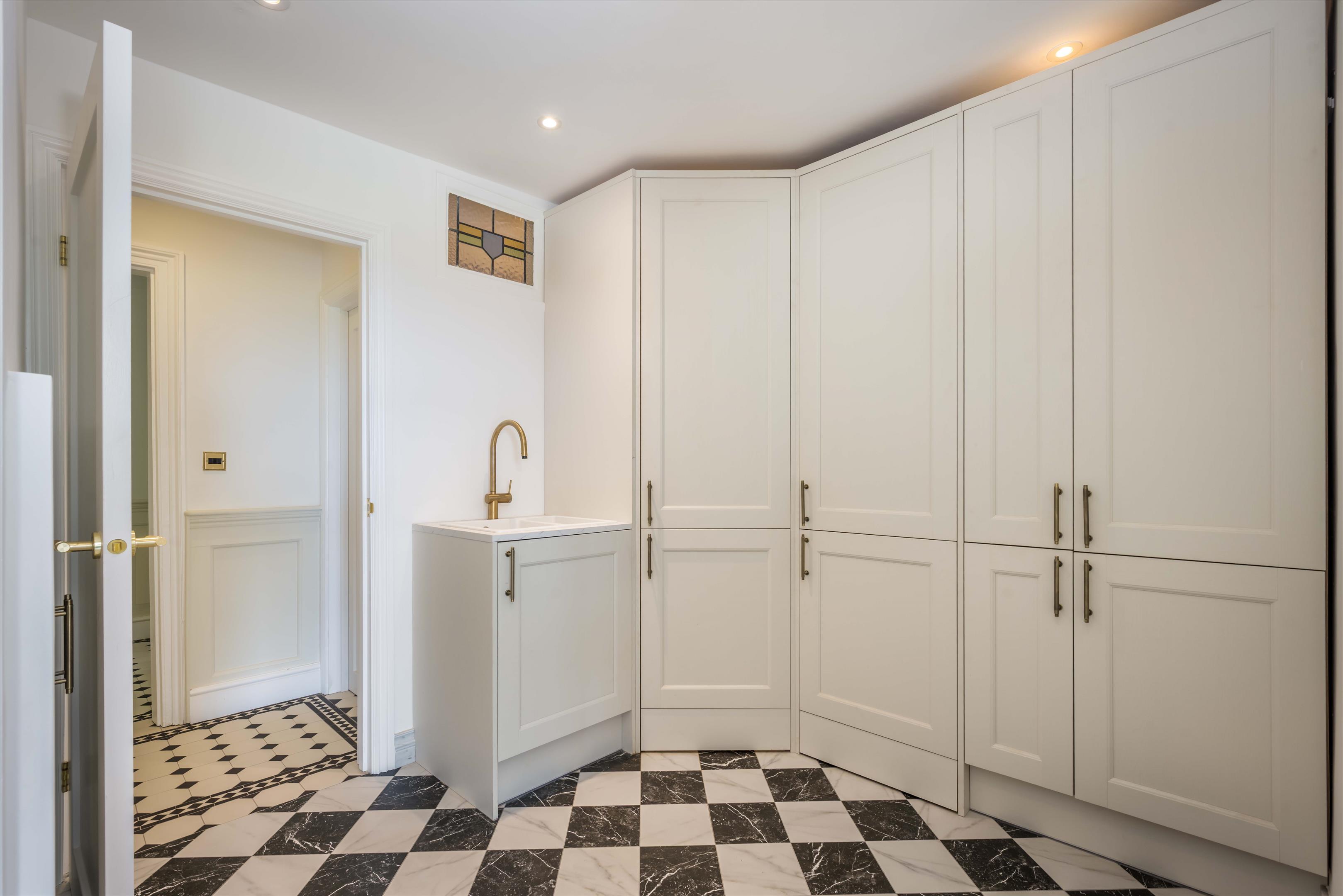 Copyhold Lane, Haslemere, West Sussex GU27