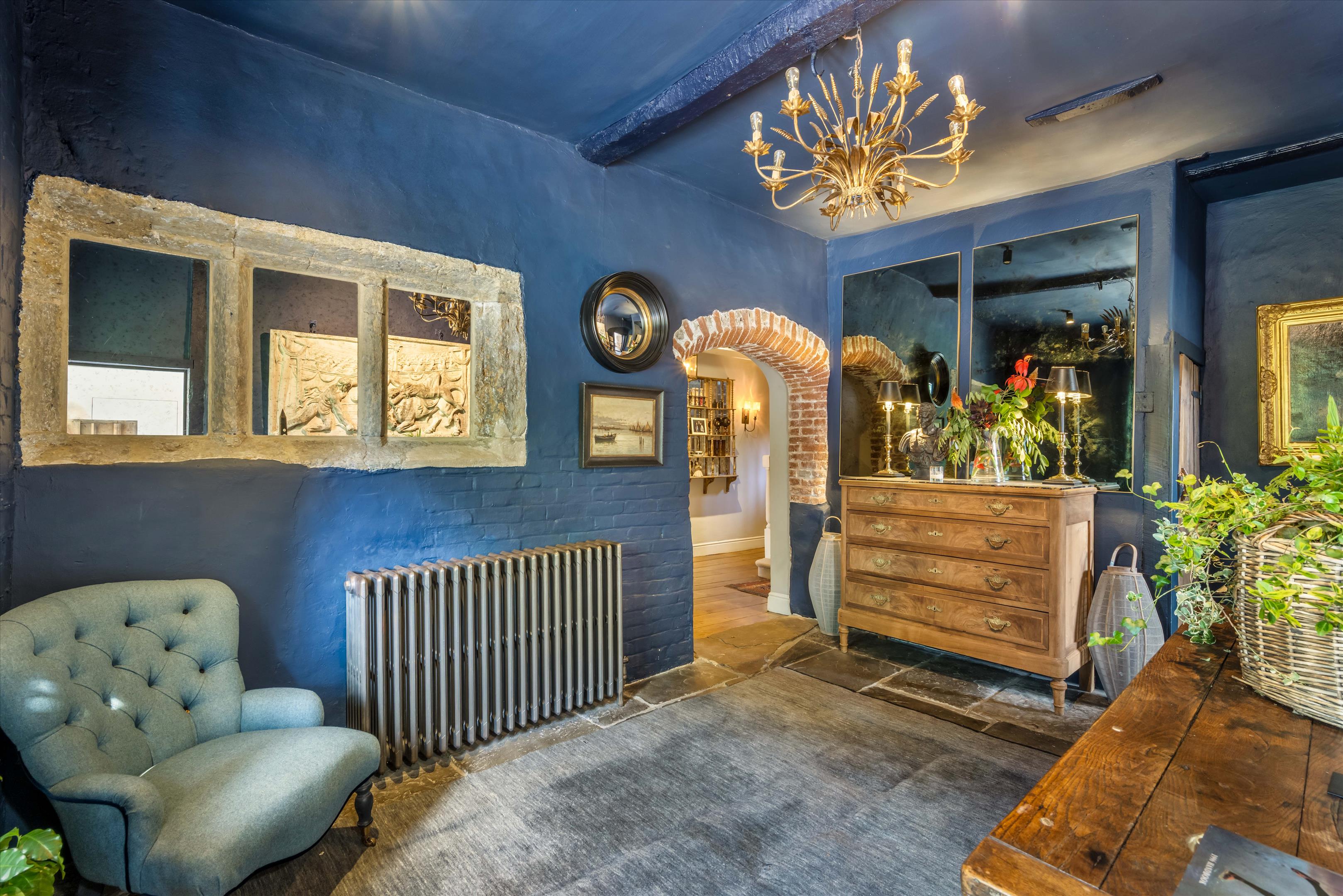 London Road, Pulborough, West Sussex, RH20