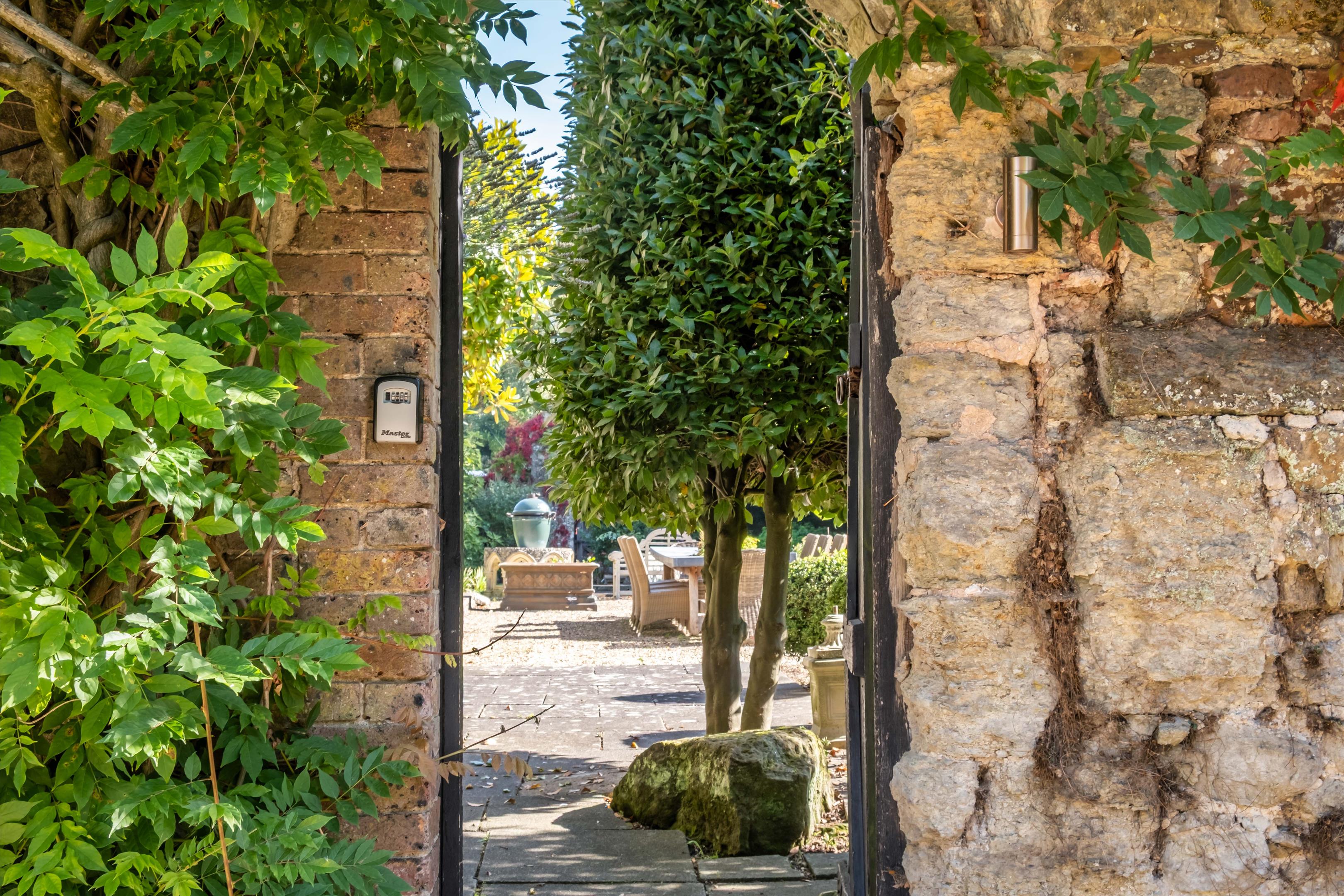 London Road, Pulborough, West Sussex, RH20