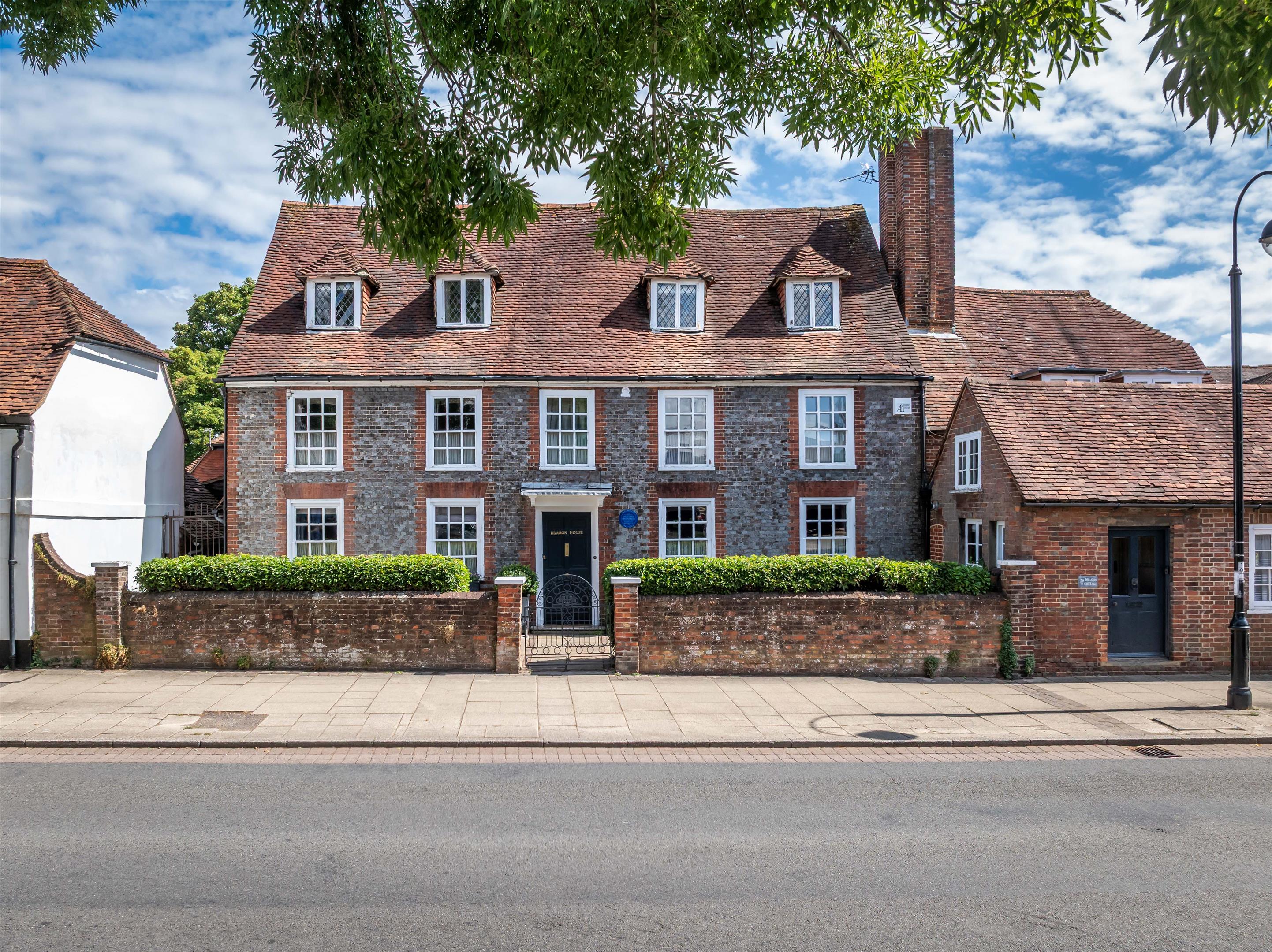 Dragon Street, Petersfield, Hampshire GU31